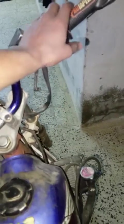اعيد النشر بسبب الوعود الكاذبه 
دراجه هوندا ftrياباني كلشي شغال فقط يرادلها تبديل كتف شحن لان يقرا غلط والكير شويه ثگيل بالتنميره دراجه جاهزه ترايك وين متريد سعرها ٤٥٠الف قابل للتفاوض  مكاني ديالى شهربان حي العسكري ***********واتس وخاص موجود ع خط متحصلني
