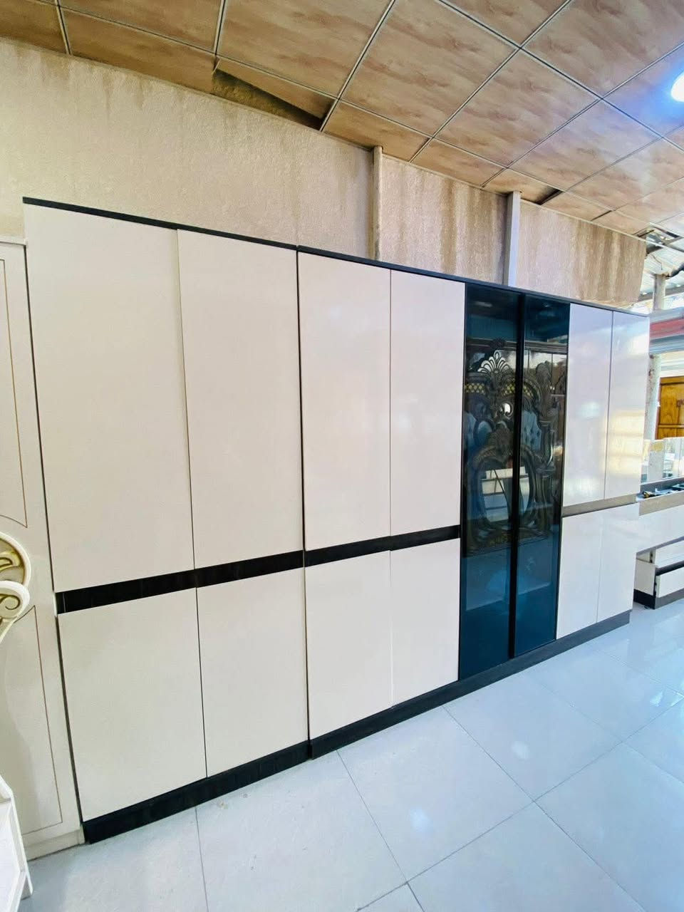 غرفه تركيه للبيع 
عدد القطع 10
السعر 950
نقل وشد مجاني داخل بغداد


**إذا كنت صاحب هذا الإعلان وتريد حذفه لأي سبب، رجاءا أرسل رسالة إلى الدعم الفني**