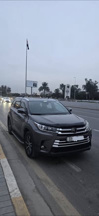 تويوتا هايلندر 2018 فول  VIP  اعلى مواصفات  XLE     رادار   نقطع عمياء...