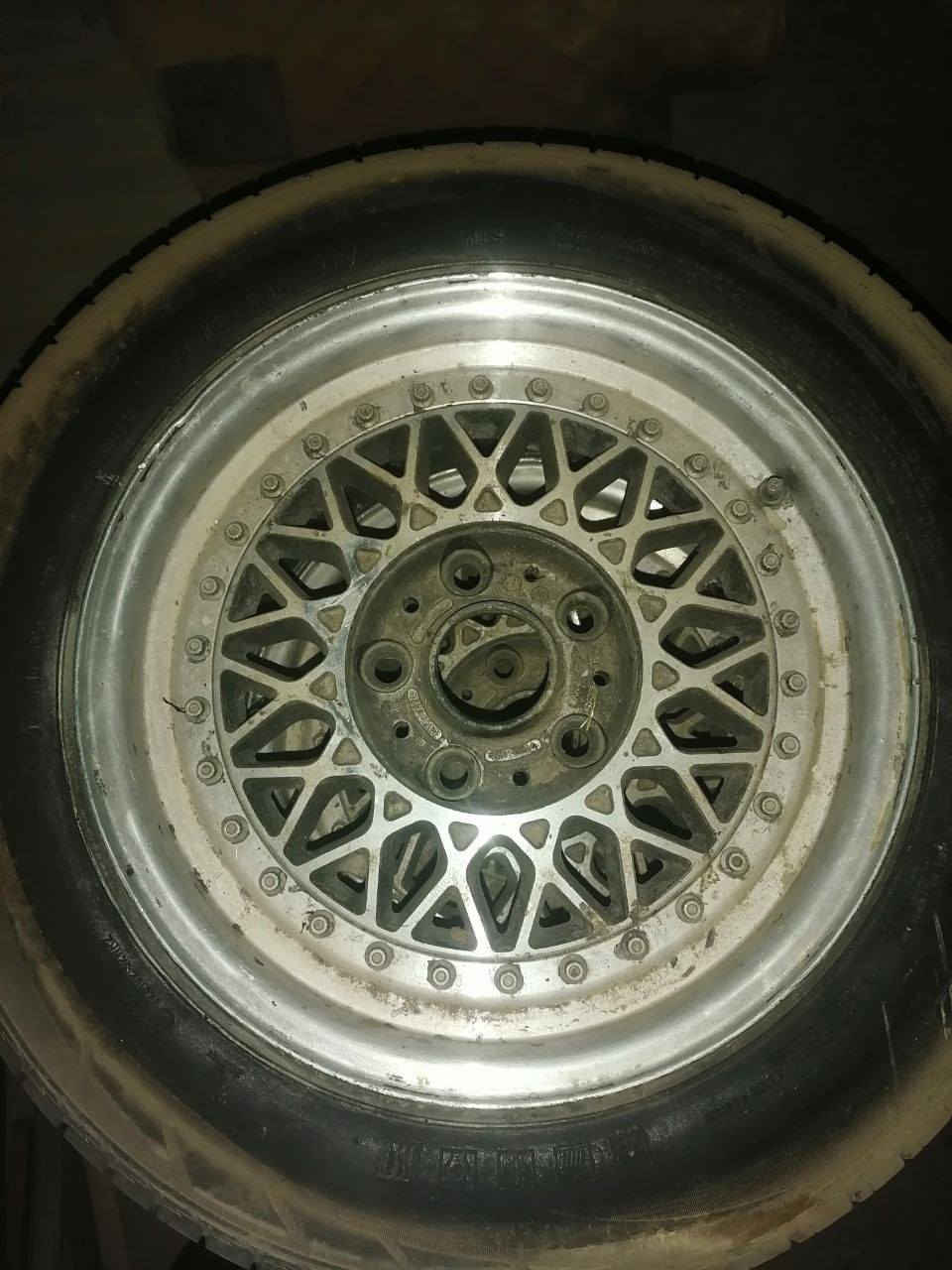 السلام عليكم.. للبيع تخم 6أويالة bbsاصلي حجم15سايز واحد  ***********
