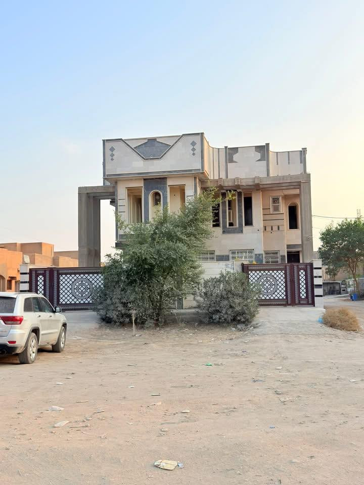 ⭕️دار للبيع من المواقع المميزة في حي الحسين مقابيل مدرسة الحديبية قريب جداً من شارع الكرامة الرئيسي

⭕️المساحة ٣٥٤م طابو صرف الواجهة ١٨م على ثلاث اركان 

⭕️بناء حديث 

⭕️الطابق الارضي يحتوي على غرفتين نوم ومطبخ حار وبارد وصاله وهول ومجمع صحيات 

⭕️الطابق الثاني يحتوي على ثلاث غرف سويت 

⭕️لطلب سعر  مراسله الصفحة او الاتصال على الارقام

*نستقبل جميع عروضكم السكنية 🏠 والتجارية 🏡 بكافة مناطق الحلة 
……………………………..
للمزيد من المعلومات

مراجعة مكتب بابل الكائن في شارع ٦٠ مقابيل حلويات ريف دمشق اوكراج ناجي كماش سابقاً او الاتصال ☎️ 

***********ابو احمدالاسدي  
***********احمد الاسدي
***********امير الاسدي
