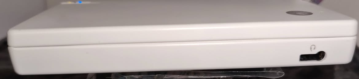 Nintendo DSi مهكر كامل  الملحقات 🎮
• ذاكرة SD 2GB
• قلم + شاحنة + جنطة
• بيه ألعاب Nintendo DS + GBA + GBC

الجهاز حالته نظيفة جداً
الشاشتين عليهم لزكة حماية والشاشة بعدها تلمع ✨

💰 السعر: 70,000 دينار عراقي

🚚 متوفر توصيل
الي يريد تفاصيل أكثر أو صور للألعاب يراسلني خاص.


**إذا كنت صاحب هذا الإعلان وتريد حذفه لأي سبب، رجاءا أرسل رسالة إلى الدعم الفني**