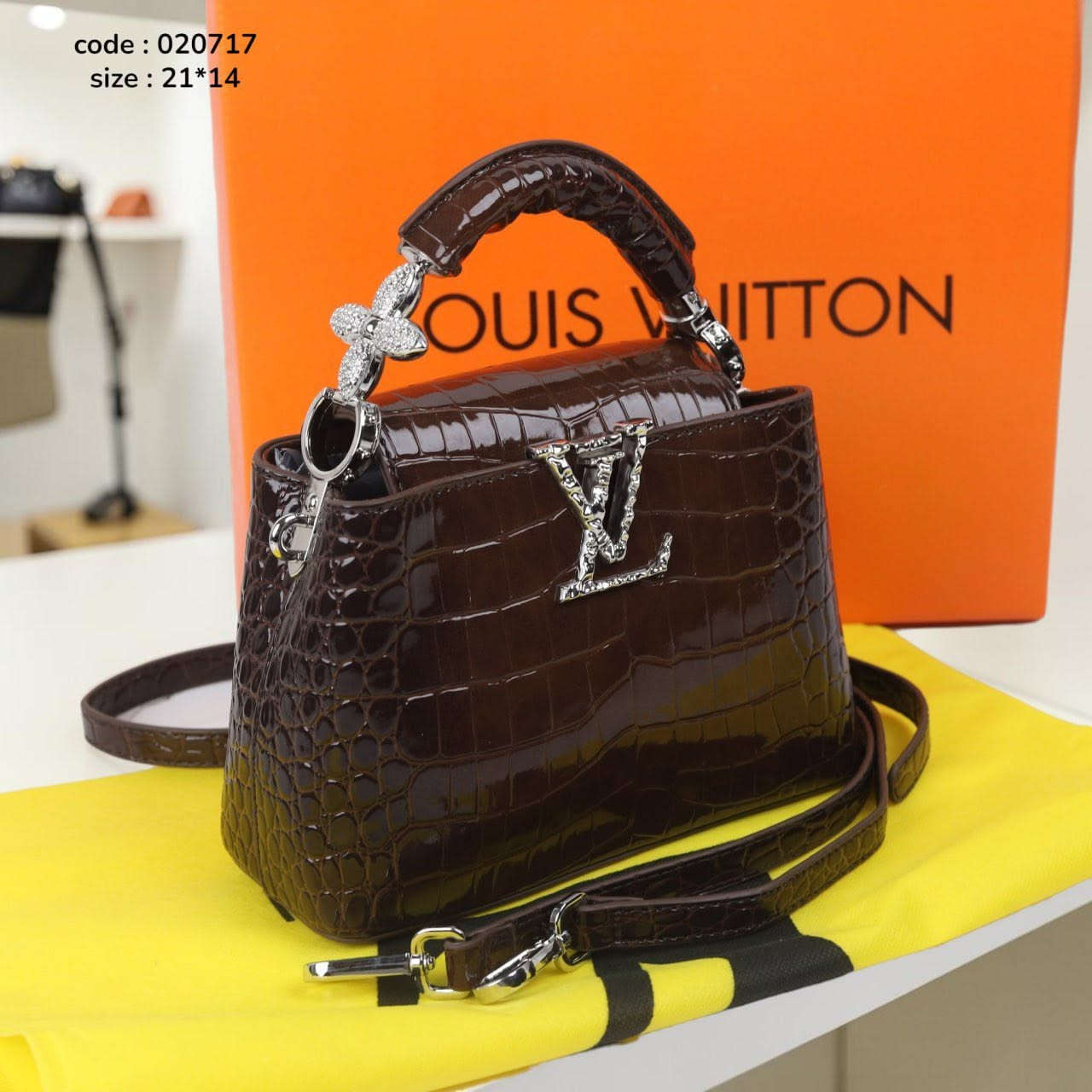 LV ماستر🫣
يعني اعلي كوالتي فالسوق وطبق الاورجينال ونفس الخامات بتاعته🔥🔥🔥
Size:21*14

السعر🔥🔥🔥🔥🫣


**إذا كنت صاحب هذا الإعلان وتريد حذفه لأي سبب، رجاءا أرسل رسالة إلى الدعم الفني**