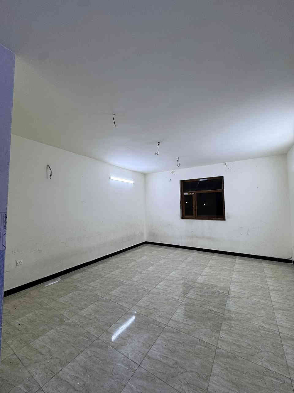 شقه طابق ثاني ديلوكس للايجار 
الموقع بغداد سبع ابكار قرب سوق السمكه 
سنة البناء 2025 كل طابق يحتوي على شقتين فقط 
المساحه 100 متر عوائل فقط 

البنايه مجهزه  بكامرات وسكيورتي 
تحتوي على غرفتين نوم وصاله ومطبخ مشترك وصحيات 

للاستفسار واتس اب ‭0774 707 9190‬
