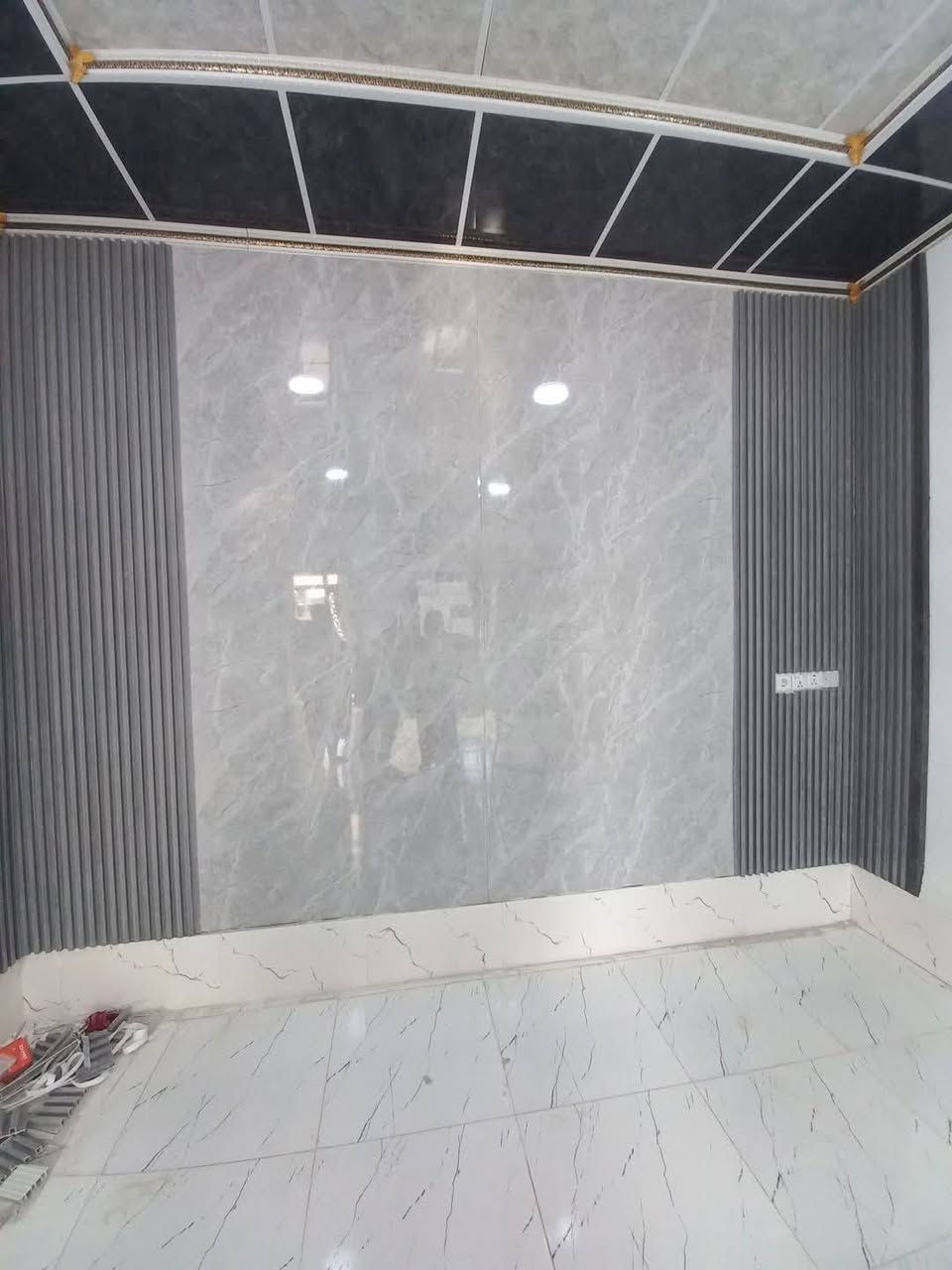 السلام عليكم 
عمل باسعار مناسبة جداً 
صبغ بيوت 
 سقوف ثانويه 
تغليف جدار 
واجهات فلين
اسعار مناسبة 
واذا ماعندك ناخذ الحساب على دفعتين 
*********** موجود واتساب والف هلا
