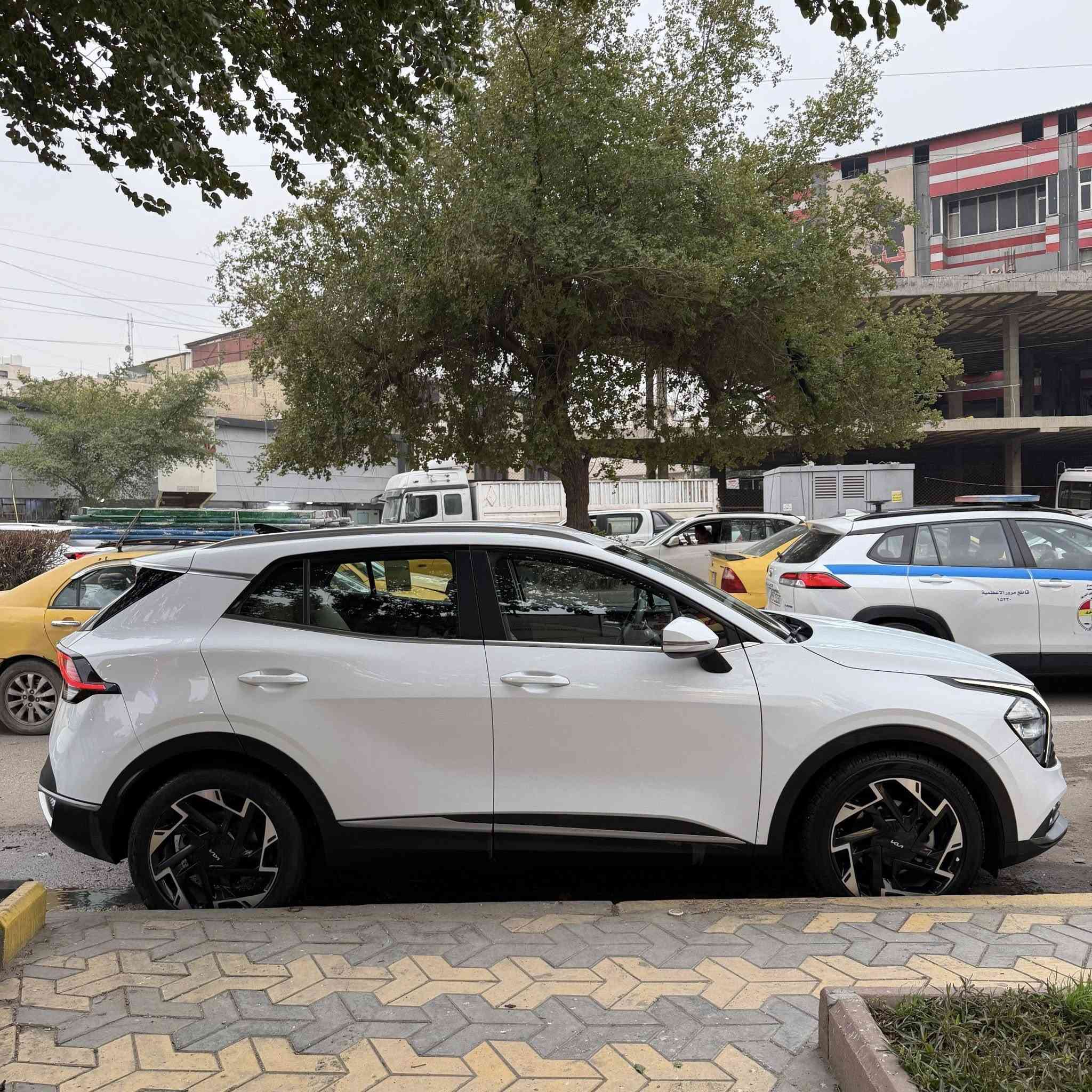 السلام عليكم
سبورتج2022
وارد خليجي 
ضمان الدوليه 
بعدها داخل الضمان
ضمان 100الفkm
ماشيه (57,400) 
عدد الايرباك4
مو 2
نقاط عميه  بل مري الجانبيه
مثبت سرعة
 مراقبة ضغط الهواء بالإطار
بصمه عدد2
حساسات خلفيه
مراقبة ضغط الهواء بالإطارا
Apple car play/ Android Aut واير لس 
كامرة خلفيه 
الإضاءة: LED أمامي وخلفي
سبير بعده منازل مع العده
داخلها كلش نضيف  
دوشمه الاصليه ممطخوخة
دوشمه جلد تلبيس +ارضيات جدد
زوج تايرات امامي جديد
سويتلها ادامه داخل الشركة 
كل تبديلات الدهن داخل شركه
وكل تفويلاتها بانزين بس سوبر
سياره مال بيت مطالعة حته محافظات 
سياره على ايدي من من جانت زيرو لحد الان 
ملاحظه سياره بيها بارد خفيف الجاملغ الامامي جهة سايق ماشر بل صور  على كده
مكان السياره بغداد الاعظميه 
الرقم:***********
متوفر واتساب او هاتف
