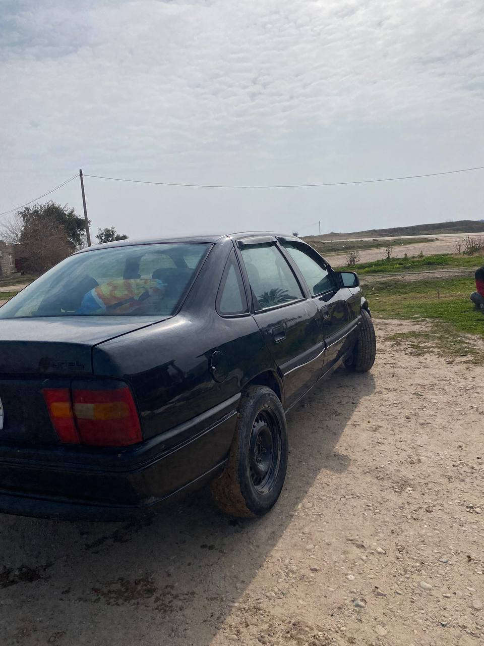 السلام عليكم ورحمة الله وبركاتة اخوان سيارة فكتره للبيع مديل 94 شرط كير ومحرك كير اتو ماتيك محرك 2000  لاتنقيص ولاتبخير والسياره شوفته حلوه السعر 35 وبيه مجال  اخوان اني مكلف بالنشر رقم صاحب السيارة ***********
