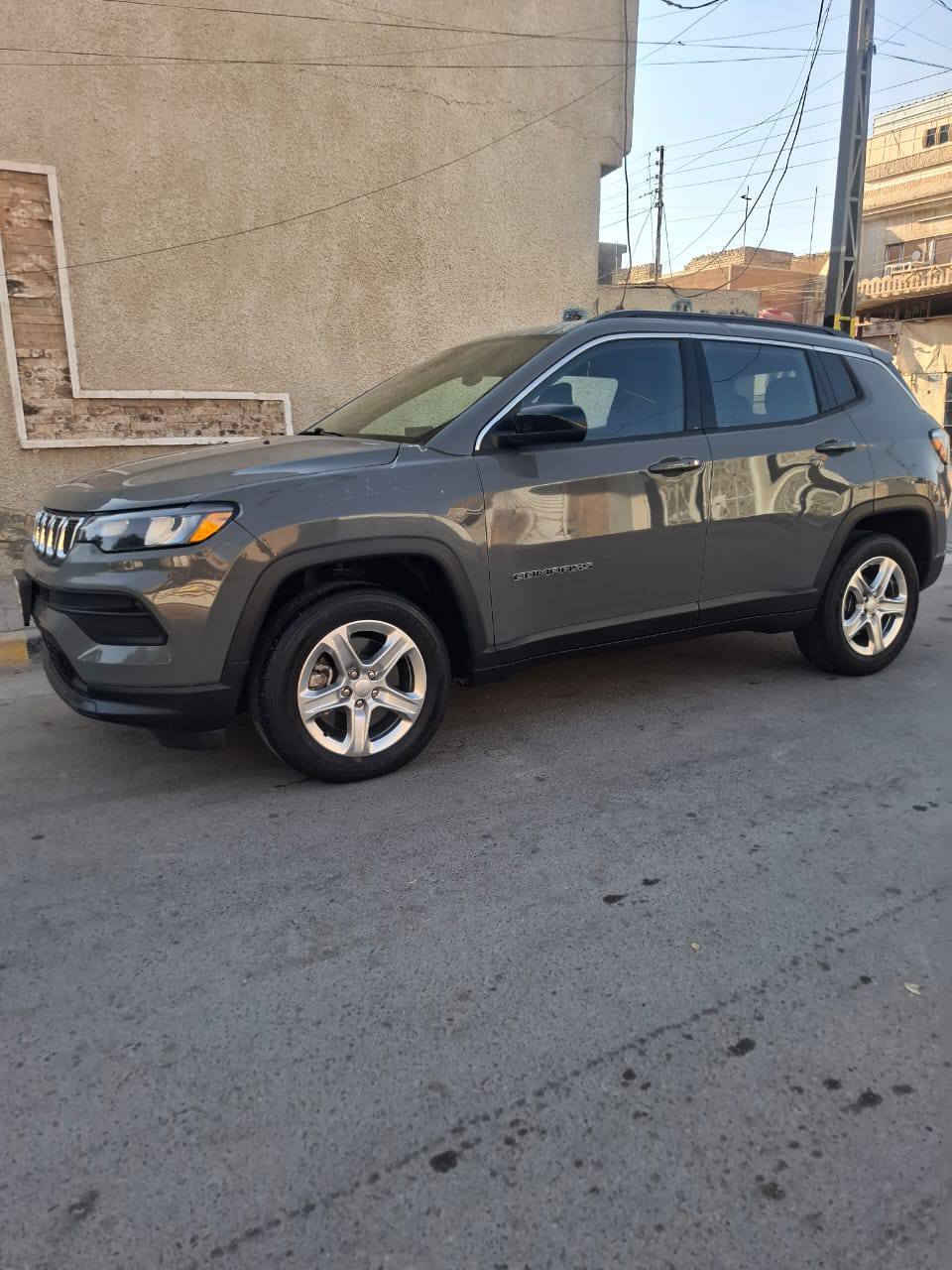 السلام عليكم
جيب كومباس 2023 فئة الايتود 
 لون سمنتي ((بدون رقم تترقم جميع المحافظات))
✔️محرك 2000 تيربو
كير مكينه كفاله وترايك وين متريد
✔️ماشيه 7000 كيلو 
نظيفه وجديده 
♂️بيها صبغ فقط فقط بنيد وشبرين بلتكمه وصبغ درجه اولى. 
صور الحادث مرفقه 
اي استفسار عل الرقم التالي 
✔️والسعر بلخاص او
✔️الاتصال عل رقم ***********
