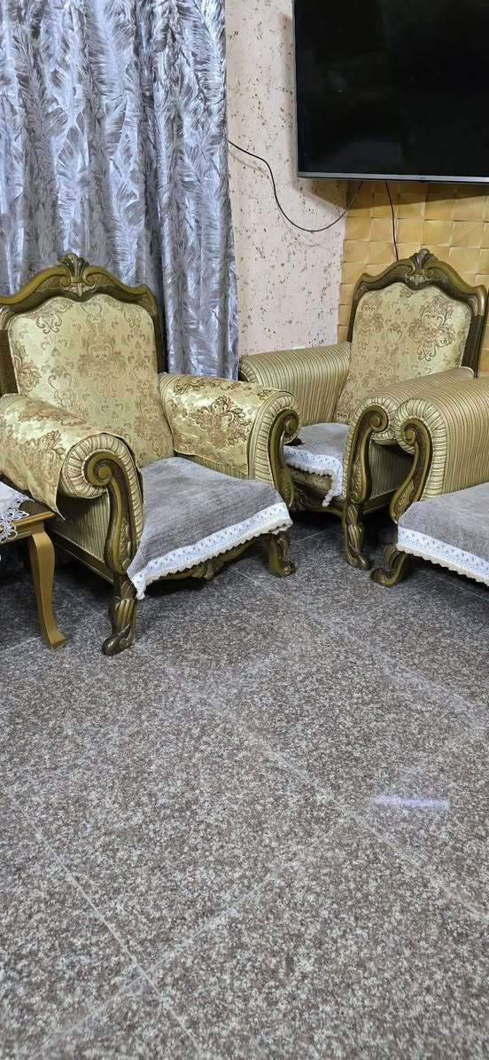 السلام عليكم تخم ملكي للبيع عشر مقاعد السعر 550الرقم ***********
