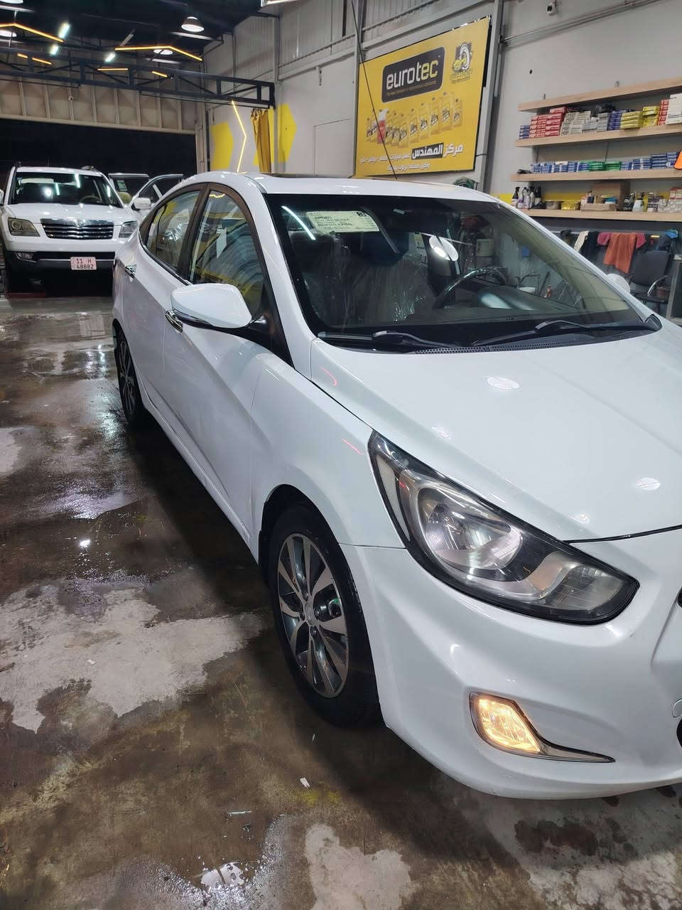 السلام عليكم 
اكسنت ٢٠١٥ خليجي فول مواصفات ماشية ٩١ مكفولة من الصبغ بيها بارد موضح سيارة حلوة وجاهزة كير محرك تبريد ممتاز تايراتها جديدة 
السونار اخر صورة رجاءا شوفة قبل الاتصال
السعر ١٠٦ 
رقم الهاتف ***********
مكانها الكريعات معرض العبيدي
