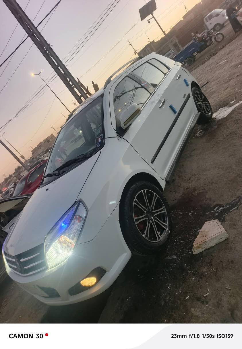 سياره جيلي ام كي كروز موديل 2013 رقم بغداد الماني  سعر 27 وبيها مجال   سياره جديده كله شغال كير ومحرك تبريد تدفئه ابيع هل موجود بدون تحويل اكفلك سرقه وعشاير   ، ما متواجد على الفيس رقم الموبايل***********
