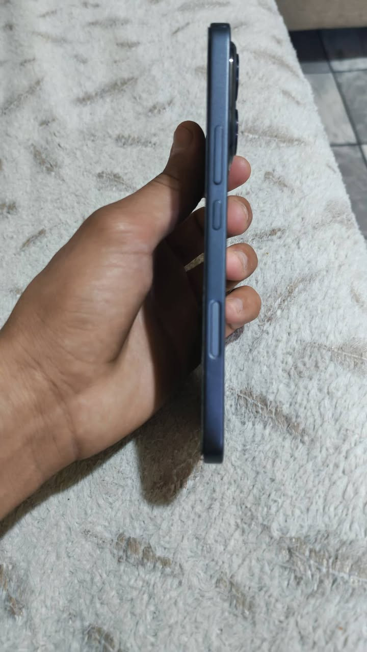 🔥 للبيع 🔥
📱 HONOR 400 LITE
🔹 اللون:أسود فخم
🔹 الذاكرة: 256GB
✨ الحالة: شبه جديد 
✨ نظيف جداً بدون أي خدش أو عيب
✨ مكفول من كلشي
✨ مع كامل الملحقات الأصلية (غير مستخدمة) + الكرتون
📸 أداء جبار وكاميرا خرافية لعشاق التصوير
🚀 سرعة وسلاسة عالية تناسب الألعاب والاستخدام الثقيل
💰 السعر:  270 ألف
📍 الموقع: (البصرة - الزبير )
📞 للتواصل: خاص أو اتصال
***********
⚡️ جهاز حديث وبحالة الوكالة
