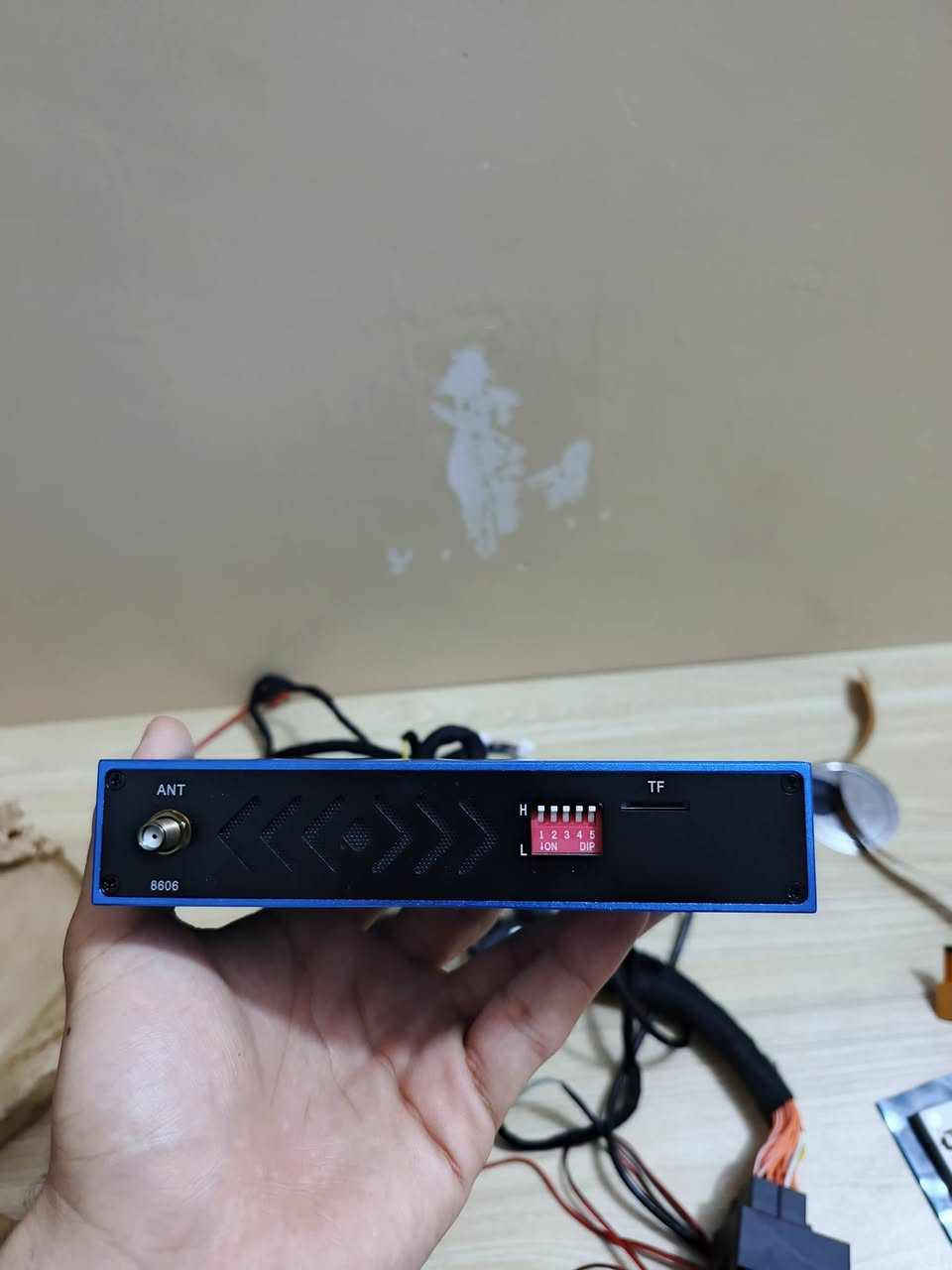 كار بلي
هذا المنتج هو ZTUZAUTO Carplay/Android Auto Assembly Kit، وهو جهاز يسمح بتوصيل الهاتف الذكي لاسلكيًا بشاشة السيارة الأصلية.
التكنولوجيا: يدعم الاتصال اللاسلكي لنظامي Apple CarPlay و Android Auto. 
المميزات: يتيح عرض شاشة الهاتف على شاشة السيارة ودعم الكاميرات الخلفية.


**إذا كنت صاحب هذا الإعلان وتريد حذفه لأي سبب، رجاءا أرسل رسالة إلى الدعم الفني**