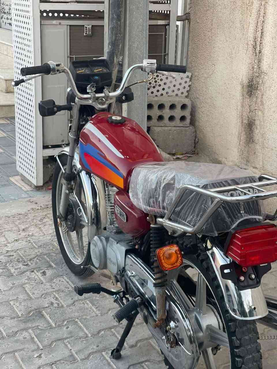 ملاحظه ما متواجد على الفيس فقط واتساب او اتصال على الخط
دراجه اربعه كير  جديده مافيها نقص موديل2021 اوراق كامله سكنر  السعر400 بيها مجال محرك ناعم شلعه لا تدخين لا تبخير  ولا تنقيص دراجه مثل ما تشوف  جديده   جديدان  دراجه ناشفه وحلوه اي اختلاف عن الصوره لا تشتري سعر400 اوراق سكنر عنوان نجف الرقم واتساب واتصال***********
