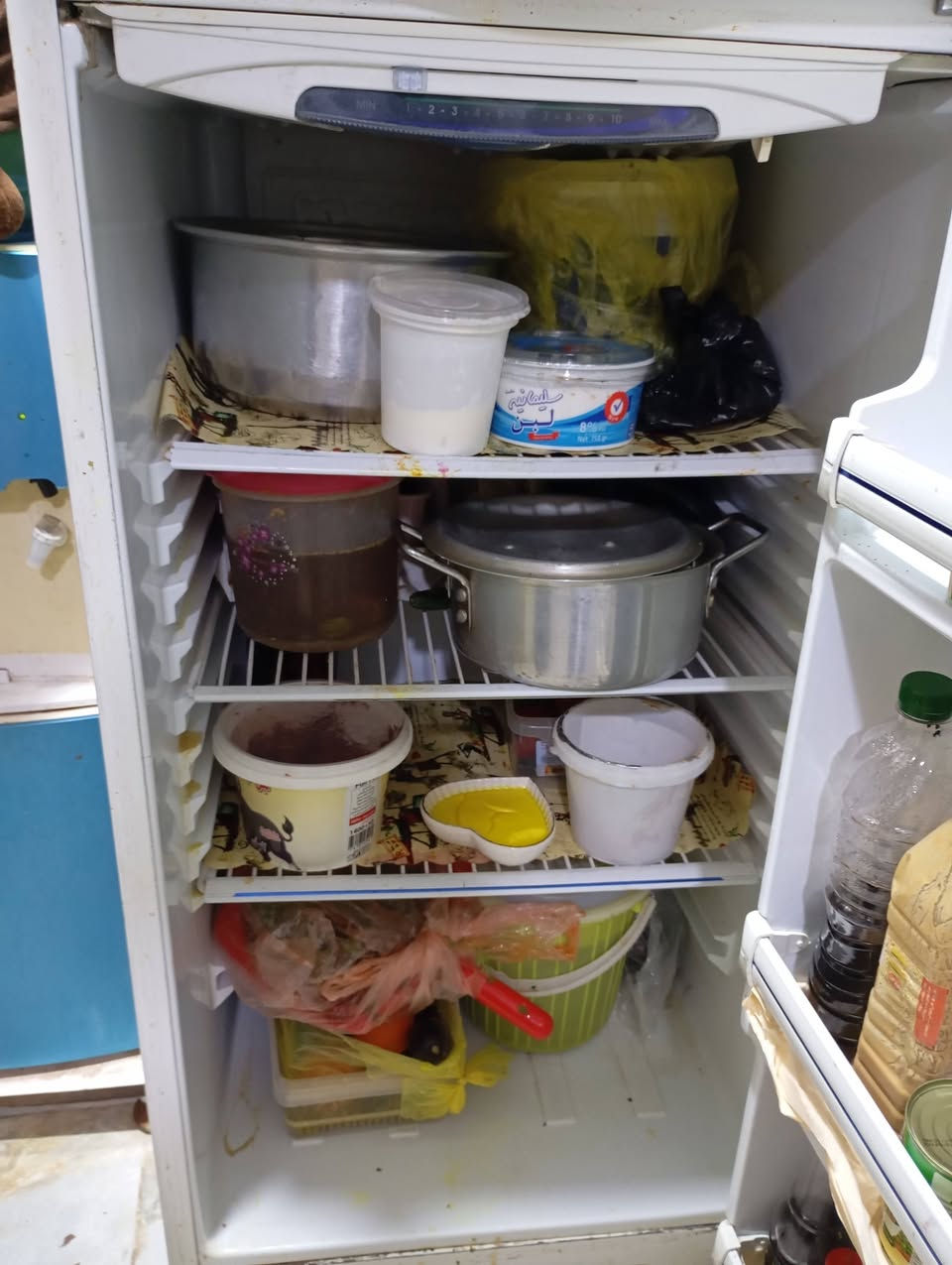 للبيع ثلاجة نظيفة وشغاله وتجميد مضبوط للبيع كونكورد حجم كبير السعر ب180 وبيها مجال مكاني كوت العزة الجديدة ***********
