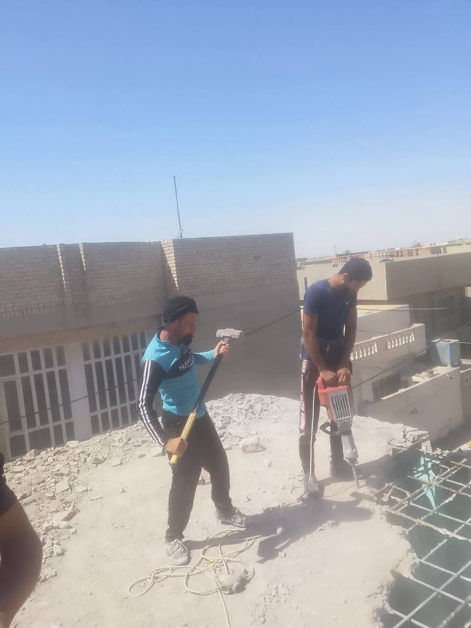 سلام عليكم  / يوجد كادر عمل جاهز/ تصعيد مواد/ تنضيف بيوت/ تفليش/ تكشيط/ تنضيف حدائق/ دفن نهري  / شقلنه ليل ونهار   /ومعداتنه جاهز/ ماعليك بس تصال على رقم  /     ***********

