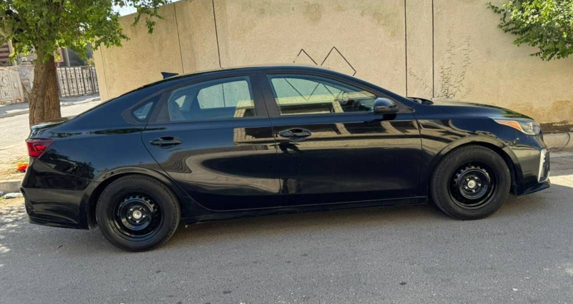 السلام عليكم للبيع كيا فورتي 2019 رقم بغداد بسمي وارد امريكي حادثها بنيد مبدل فقط كير ومحرك خير من الله كير بلادي صدر خلفي امامي تخم تاير جديد تبريد ثلج  بيها منظونة غاز السعر 128$ العنوان بغداد الزعفرانيه ***********
