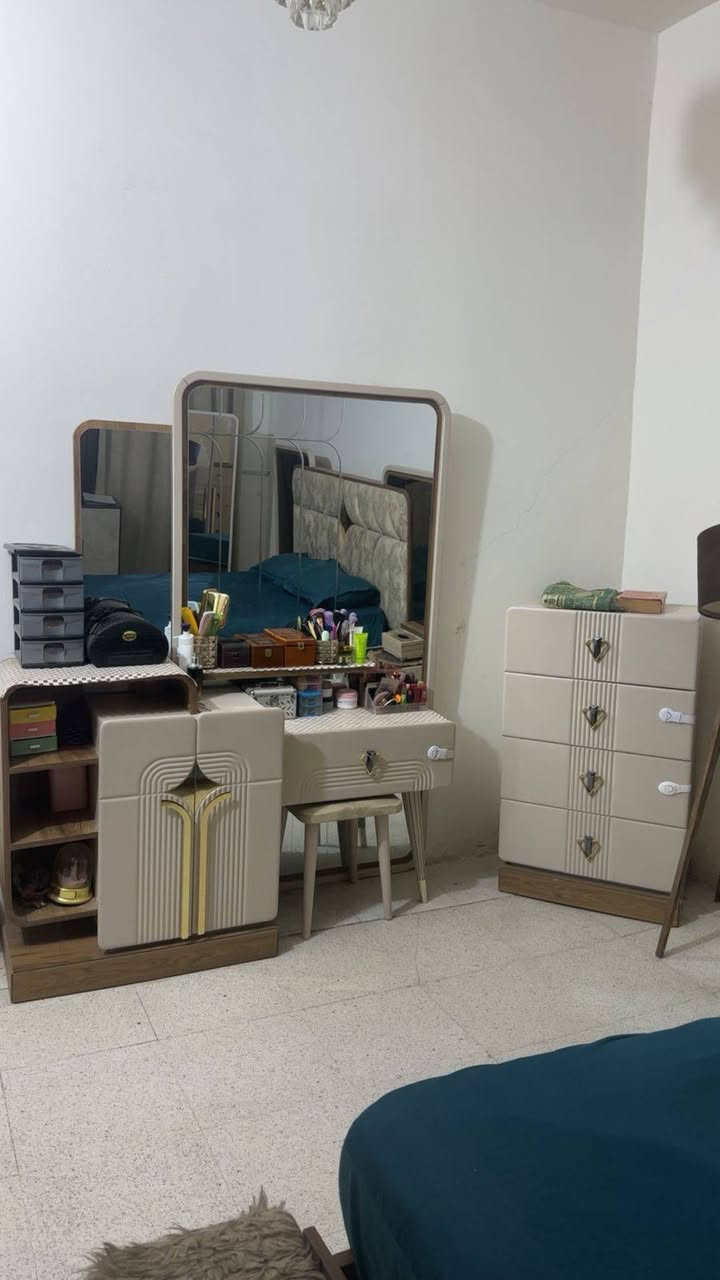 غرفه تركيه مستعمله نظيفه للبيع في الرميثه السعر مليون للاتصال ***********
