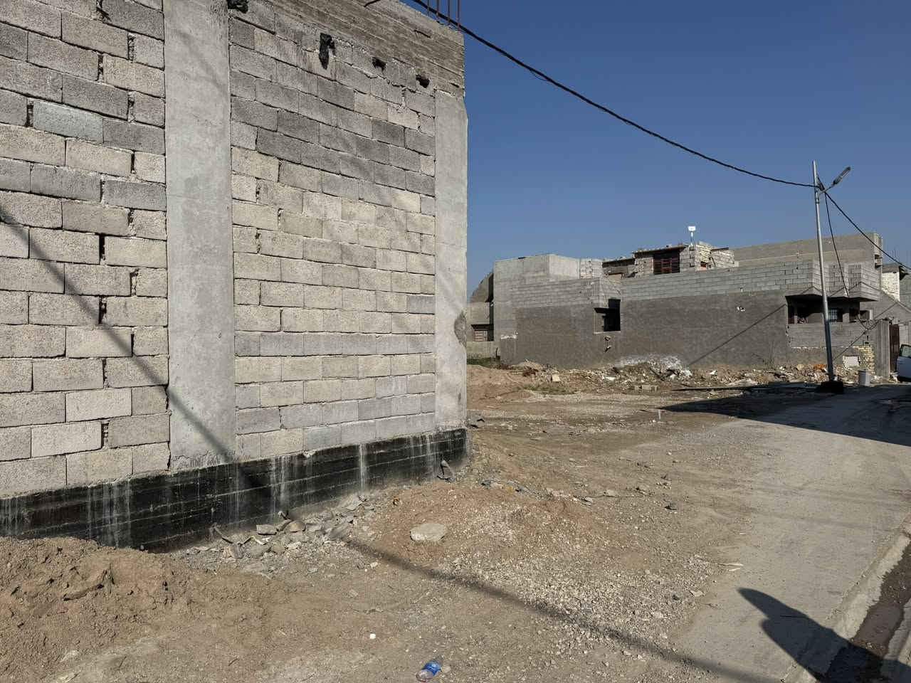 قطعة طابو صرف في حي ( الكرار ) مع محلات ( 4 )
مساحة 320 م ( ركن ) 
خدمات - ماء - كهرباء 
موقع مميز ( جداً للسكن ) ( تجارية )
تحويل ( مباشر )
يقع على شارع ( 30 ) م 

للاستفسار مراجعة مكتب ( غيدان ) للعقار  
واسط - الزبيدية - مقابيل حي ( الصناعي )  
***********  
*********** محمد سيد غازي
