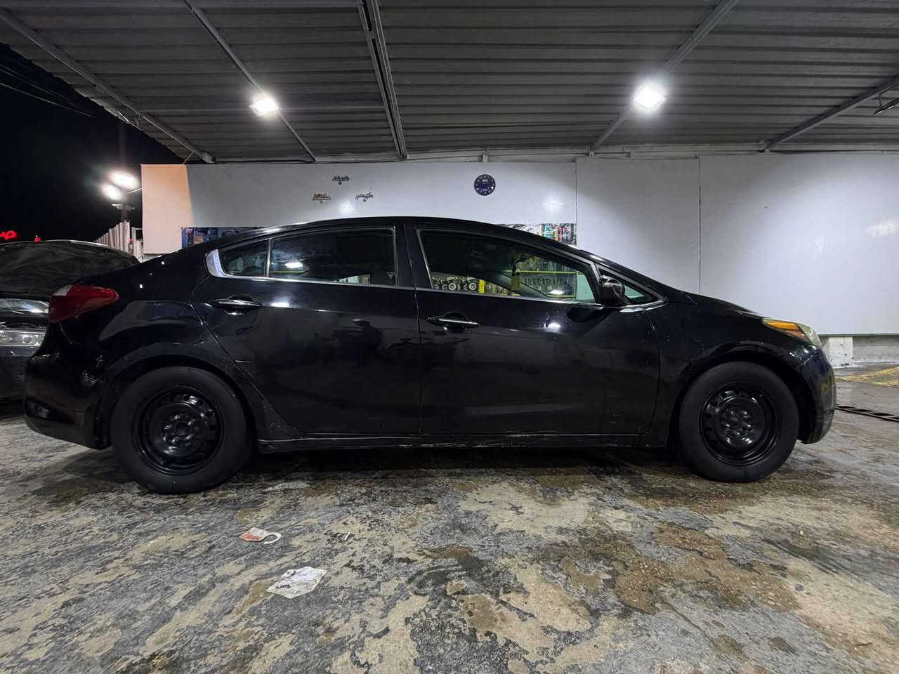 حادث قبق جنطه بدون اي
سلام عليكم للبيع كيا فورتي 2016 وارد امريكي حادثها قبق جنطه مبدل نفس لون فقط شاشه كامره تحكم ستيرن مري شفط 
السعر 108$وقابل للتفاوض شراي اتصل وميكون خاطرك اله طيب للعلم السياره بدون ايرباك وبدون قطره صبغ حته دعامياتها وجاهزه
لأستفسار :***********
*********** كربلاء, العراق
