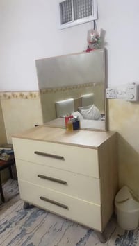 غرفة نوم • نضيفه • للبيع