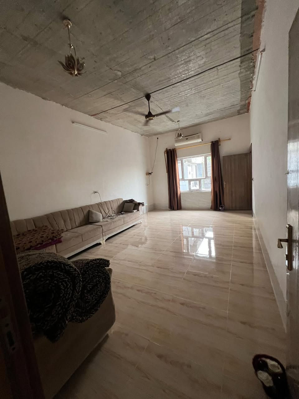 للبيع دار طابو زارعي مساحة 200 متر خدمات ماء مجاري حي بدر فرع مول حسين قرب مكتب الماسة للعقار 
هاتف: ***********
***********
