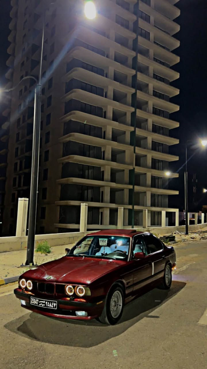 سەرەتا بەناویخوا.                             Bmwمەکینە کەپسە مۆدیل١٩٩١ ئاڕمی سلێمانی ئاڕم بەشەرتی غەرامە ٧٥ نج هەزاری تیایە دوای مەعامەلە بۆتە گێڕمۆ سەیارەکە یەکداعمی بچوکی پشتەکەی هەیە ئەویش شایەنی باسنیە  بێمەسرەفە کامل مەسرەفی کراوە تازەکی (مەسفی-فیلپەم-پلاکی گۆڕاوە-نۆزل) پاکراوەتۆ یانی ٢٥٠ مەسرەفی نیە شتێکی جوانو دانسقەیە دەعامی دواوەشی ماوەو لەگەڵیەتی سەیارەکە هیماعرەز نیە هیدەستی خۆمە *********** السليمانية, العراق
