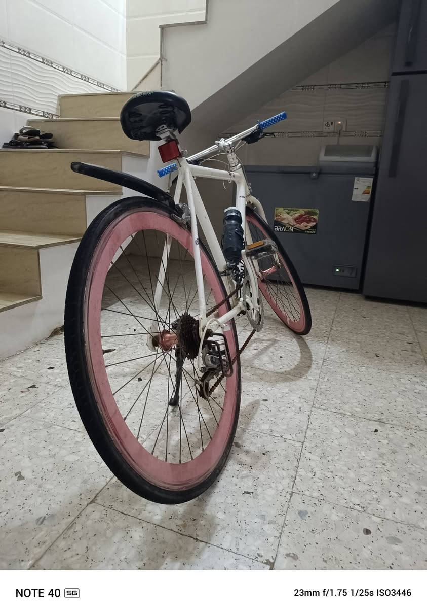سلام عليكم بايسكل للبيع البايسكل كامل مكمل الله شاهد بس الكير الوره يرادله دهن سعر البايسكل 130 وبي مجال حك الجيه ***********
