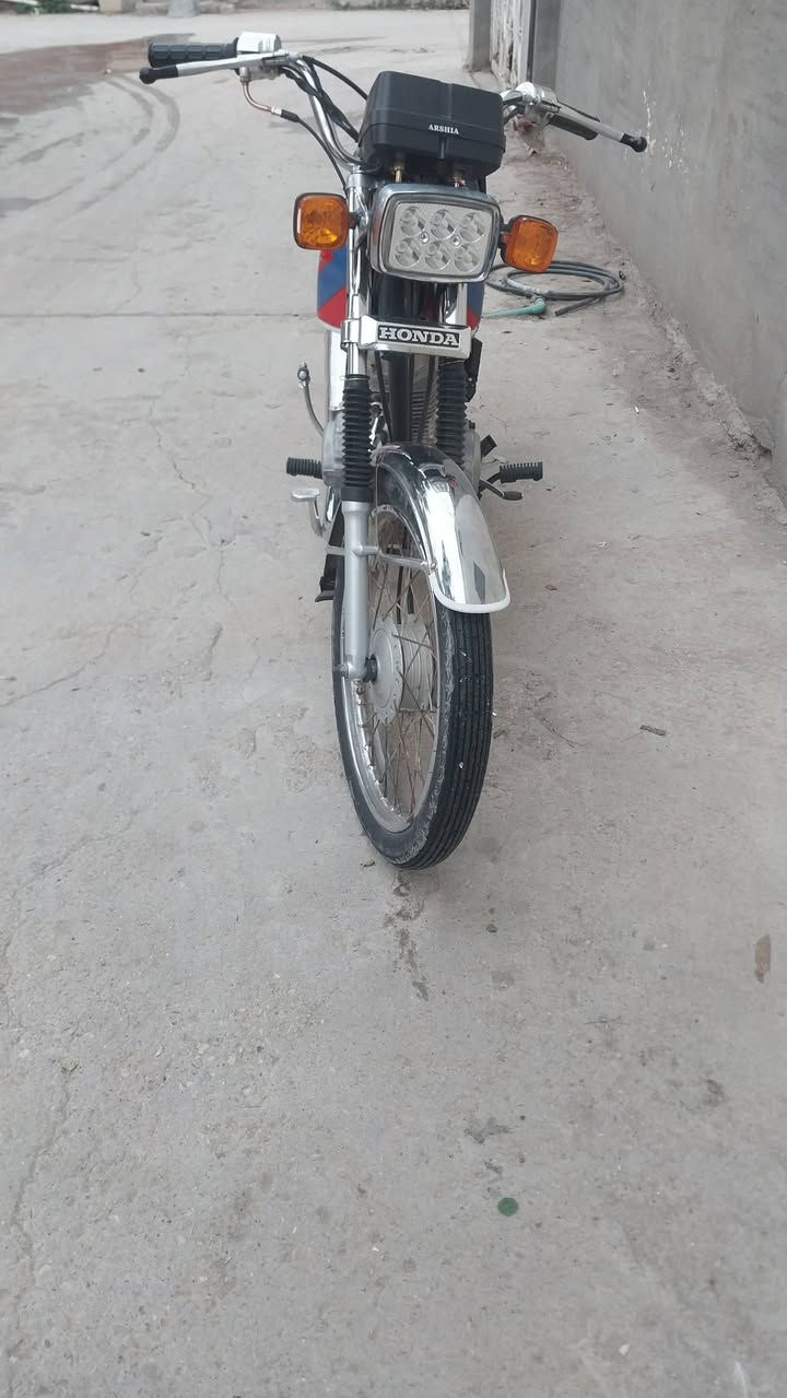 سلام عليكم دراجه ٤ كير مديل ١٤ صولي معمره ٢٢ ( ٦٠٠ )  وبيه مجال [*********** ]
