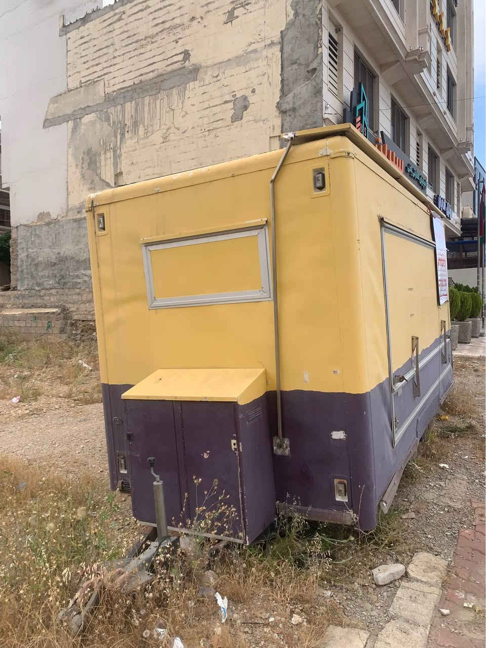 کەرەڤانی خواردەمەنی 
شەوای و گڕێڵ و غاز و سلاجە و مجمیدە و سیستمی غازو ئاوی گەرم و مغسل . 
سعری ٦٥ منفێسی لەگەڵە 
چوار تەیە و ئەکسلی بێ کێشەیە ، بتڵی غازی ٣٥ لیتری ٢ دانە سیستمی برەیک ڕاکێشانی مەزبوتە، 
هەر بەڕێزێک حەزی لێە لە سلێمانی لەنزیک ئوتێک تایتانیک
٠٧٧٠٥١٧٧٨٨ السليمانية, العراق


**إذا كنت صاحب هذا الإعلان وتريد حذفه لأي سبب، رجاءا أرسل رسالة إلى الدعم الفني**