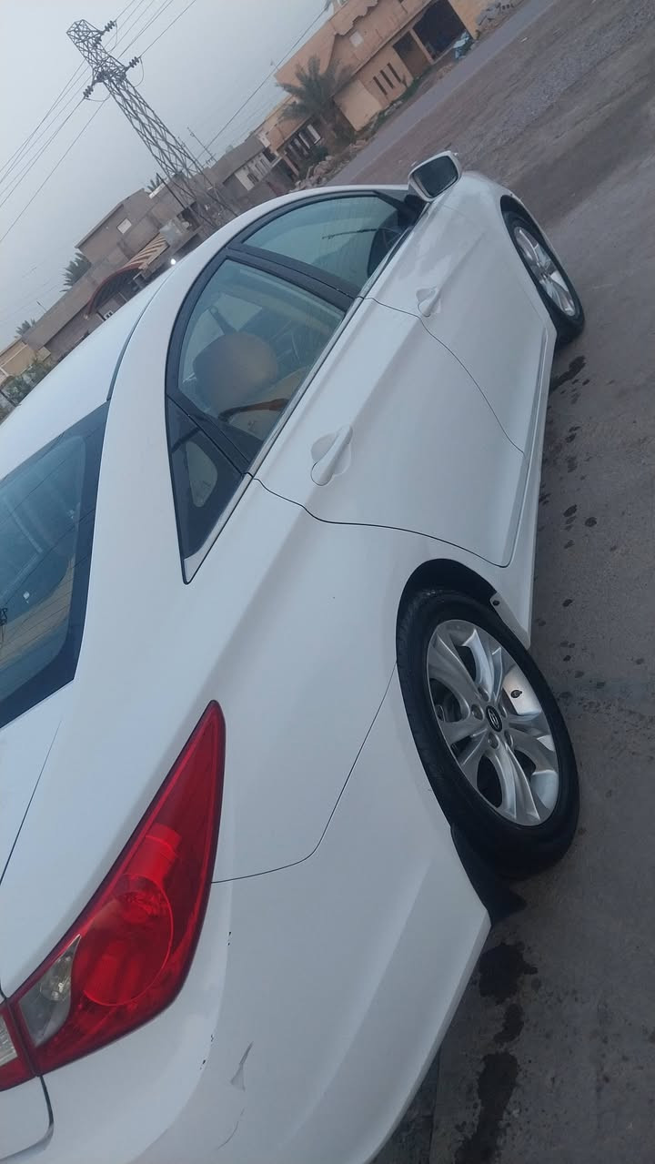 للبيع سوناتا خليجي محرك 2400 دوش المرغوب 
كير شفتات بالاستيرن 
تحكم كامل بالاستيرن 
مري شفط 
جهاز مانع السرقه 
4 بصمات 2/ تشغيل عن بعد 
2 بصمات تقفيل وتفتيح 
رقم دولي 
سنويه بسمي حته متتعب 
***********
