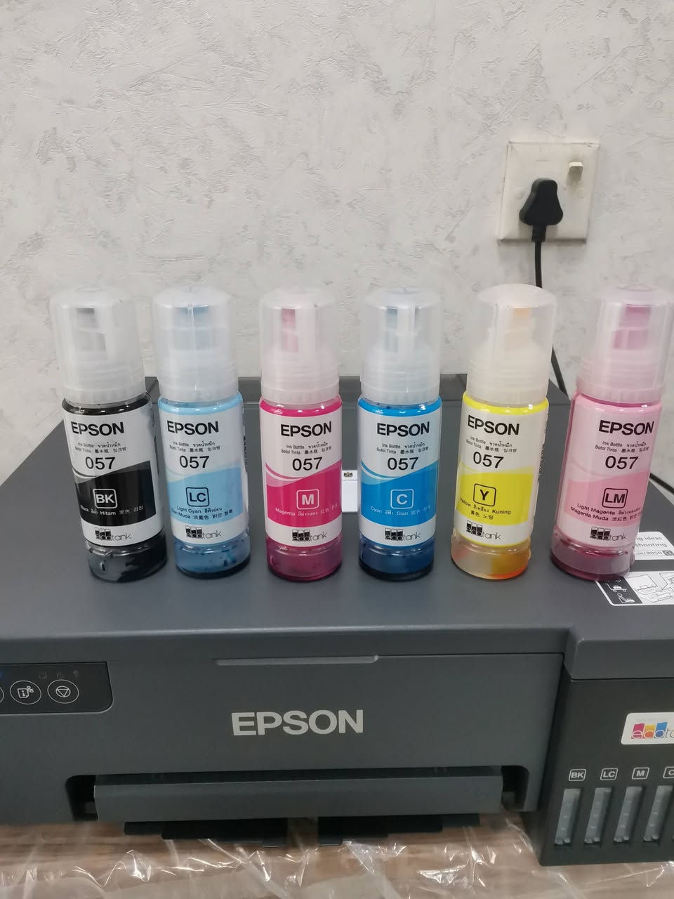 السلام عليكم.. طابعة EPSON L8050  A4نضافة 100% مع مواد للطباعة
- كارتات طباعة هويات
- درع كرستال
- ورق ستيكر ذهبي
- ورق عادي
- ستيكرات طباعة للدروع
للاستفسار الاتصال على الرقم
*********** واتساب
او *********** واتساب
