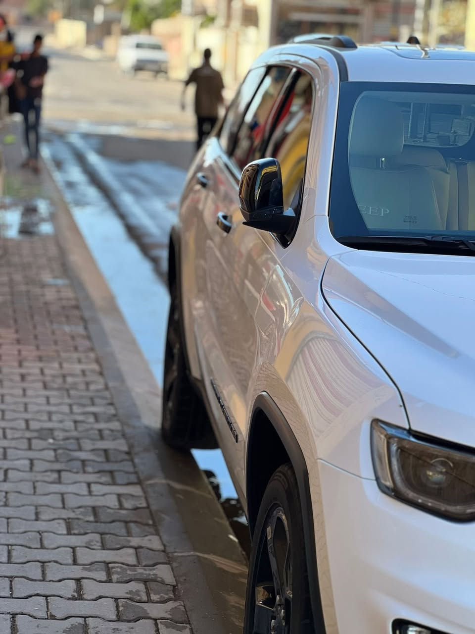 جيب كراند جيروكي خليجي 2019 مواصفات Limited محرك 6 سلندر  5راكب ماشية 70 الف سيارة مكفوله كفاله عامه سياره باسمي تحويل وكاله 

رقم جديد 
سنويه جديده إلى 2037
هزه جديده 2027 

مواصفات السيارة

محرك 3.6 لتر V6
قير اوتوماتيك 8 سرعات
دفع رباعي
مقاعد جلد
كراسي امامية كهرباء مع ذاكرة
تشغيل بصمة
شاشة وسطية
ابل كاربلاي اندرويد اوتو
كاميرا خلفية
حساسات امام خلف
رادار النقطة العمياء
رادار الخروج عن المسار
تثبيت سرعة
تكييف امامي وخلفي
جنوط المنيوم
انوار LED
سنسرات ضغط تايرات

الرقم ***********

سعر سياره 295
