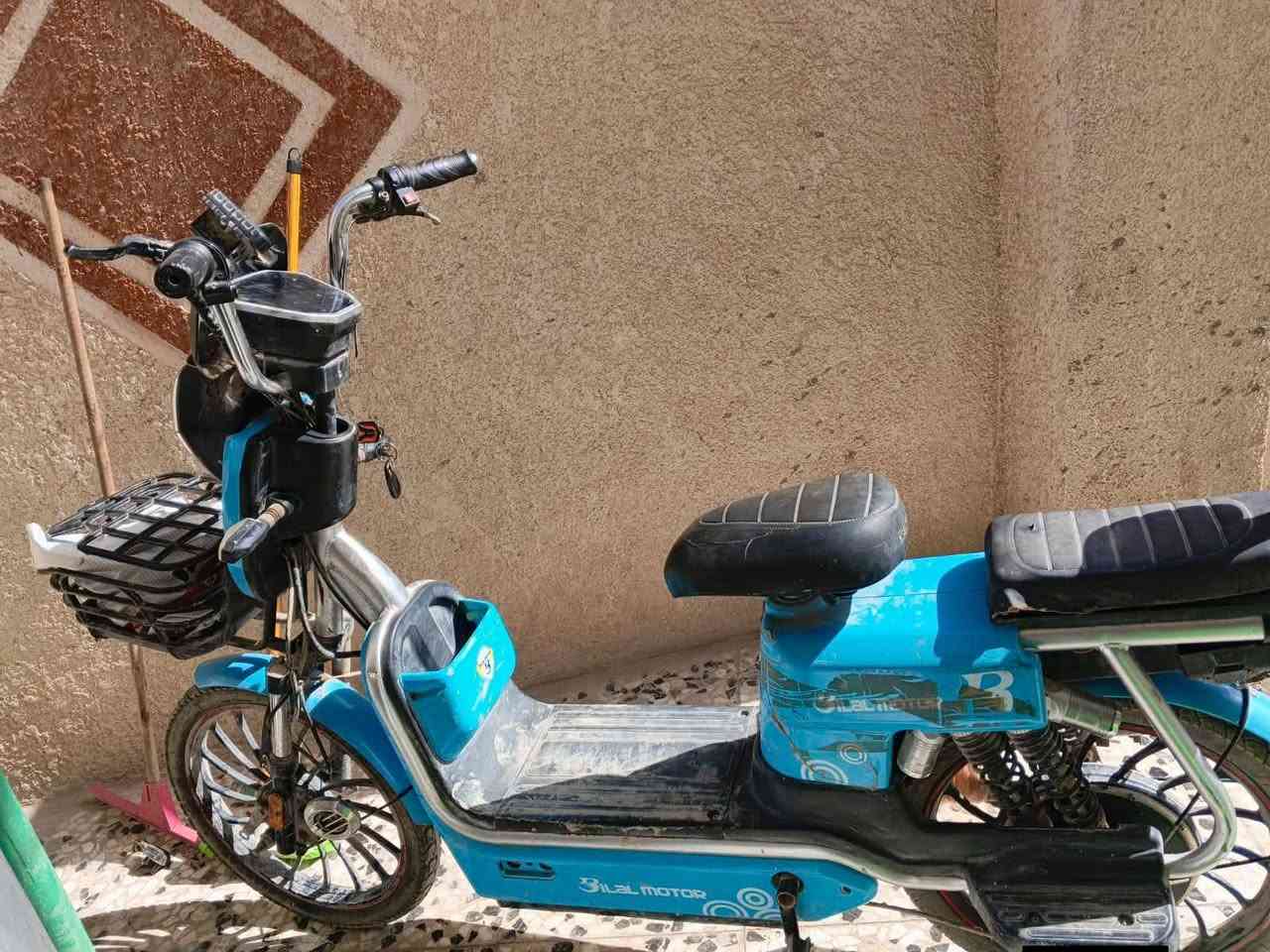 السلام عليكم دراجه للبيع دراجه نظيفه على الفحص اي نقص ما بيها شغاله خمس بطاريات ثلاث سرع دراجه سعرها250 وبيها مجال للشراي الشرايه مراسله الصفحه عنوان كربلاء قنطره السلام ***********
