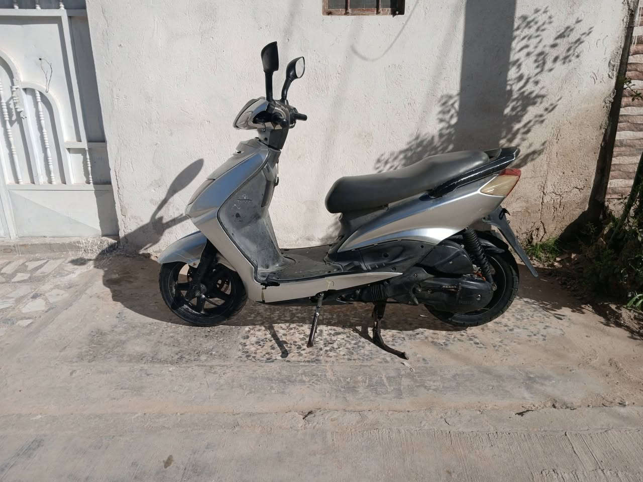 سلام عليكم سكنس نثيه 110 ياباني الدراجه جديده بس مكينته كايمه لاطش البستم بالبوشه يحتاجله تجفيت فقط النقوصات  كتف شحن + بطاريه والباقيه كله شغال الدراجه تايراته جدد شاصي نضيف كفراته جدد صدر امامي خلفي جديد كهربائيات مرتبه يحتاجله فقط تجفيت السعر ٢٥٠ الف وبيها مجال  عنواني بغداد جكوك مقابل جامع محمد رسول الله رقم الهاتف للأستفسار ***********
