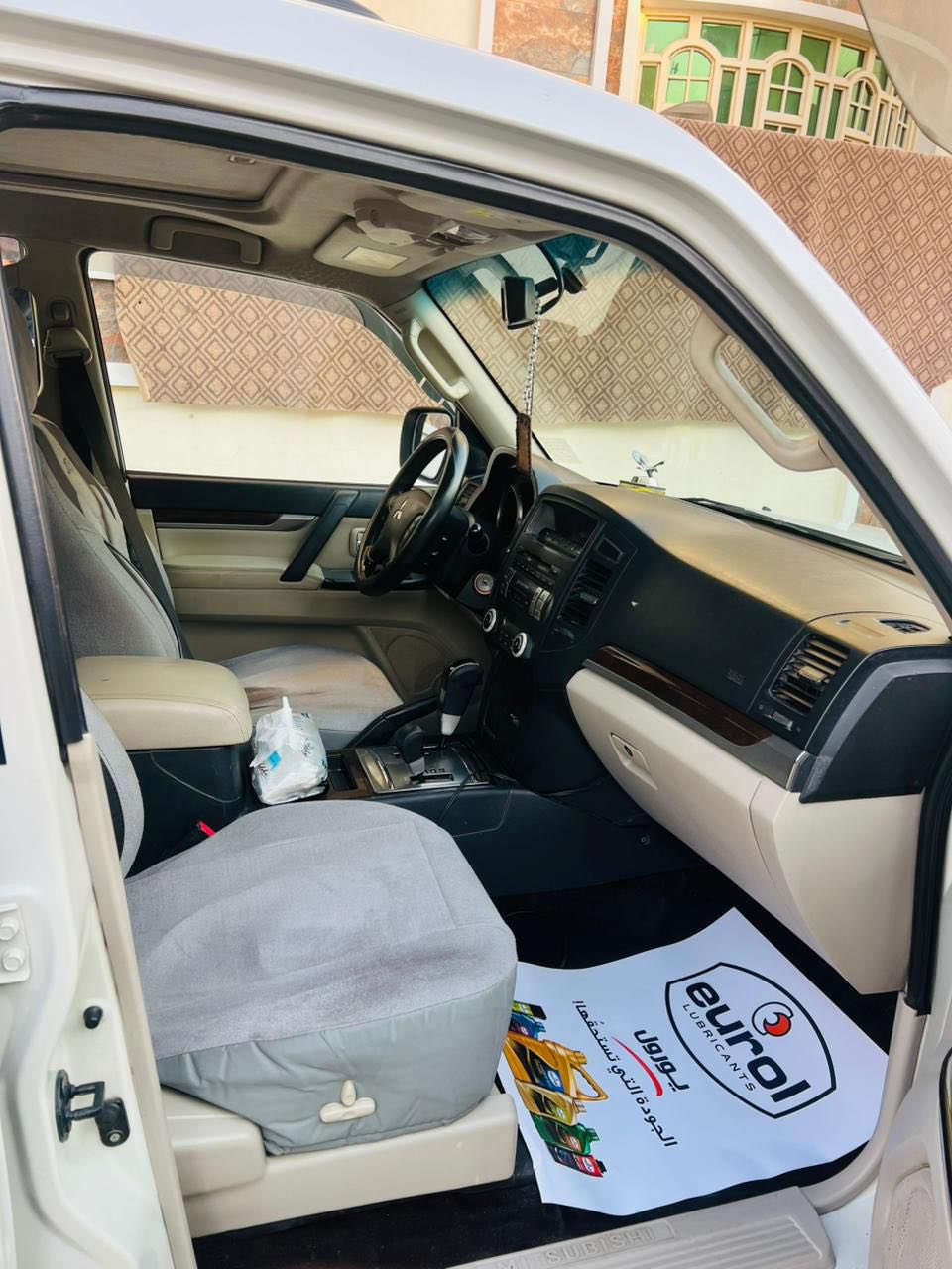 السلام عليكم 
باجيرو حبتور 2014 
بيهة صفحة صبغ +بداية خيط تبخير +
المكينة مجفتة
السيارة حلوة ونضيفه رقمهة بغداد 
السعر 130 مع المجال
الرقم ***********
