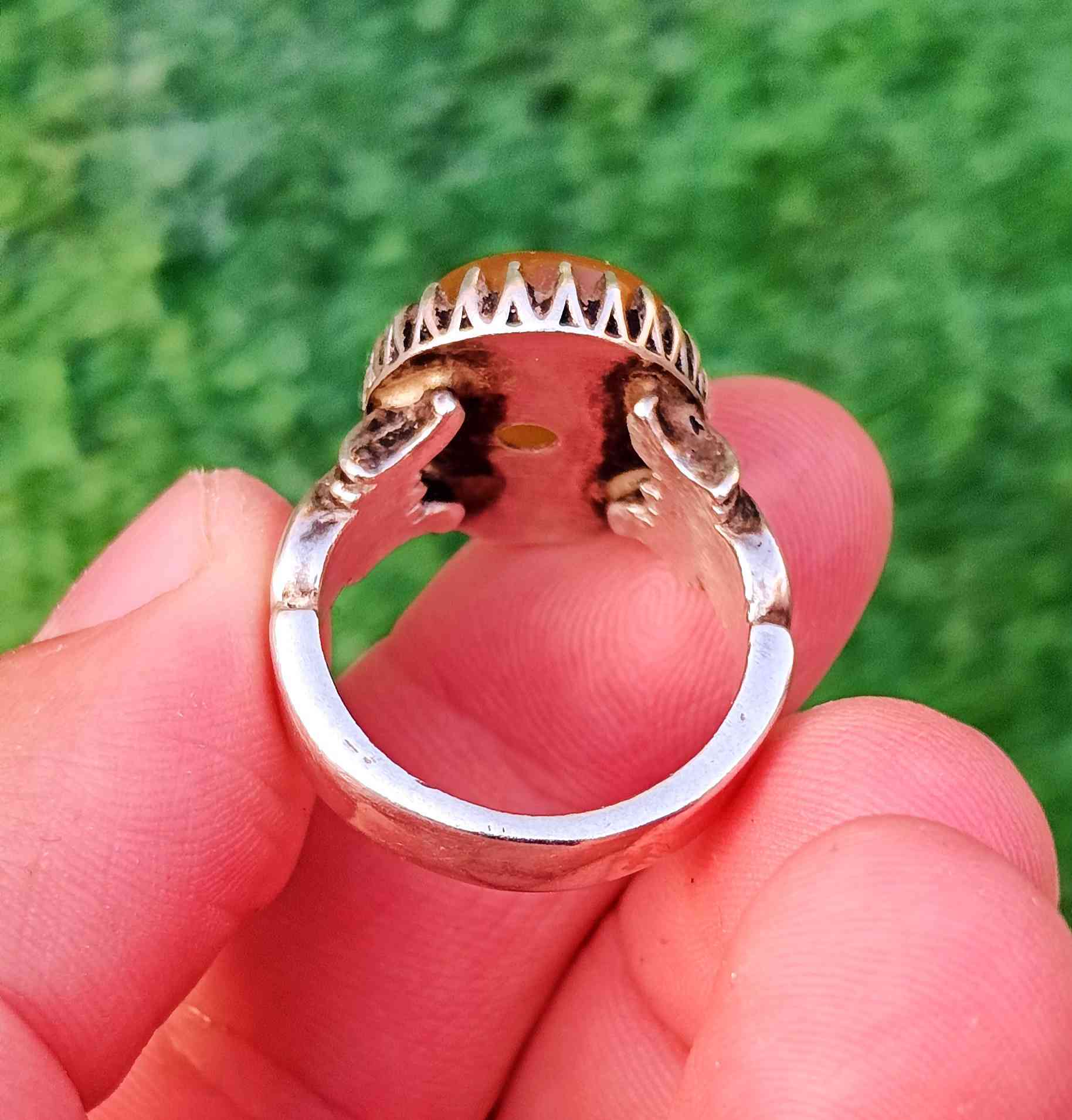 سلام عليـــــــكم 🫷🏿👇👇

تحفه فنيــيه(عقيق يماني شرف الشمس)
مخطوط الزيارة المختصره

صياغه يدويه ثگيله جدا(20غرام) 
قيــــــاس الخاتم(22..23)

يوجد توصيل بدون مراوس او حجز مكاني سماوه سعـــره مع التوصيل(50)🔒🔒


**إذا كنت صاحب هذا الإعلان وتريد حذفه لأي سبب، رجاءا أرسل رسالة إلى الدعم الفني**