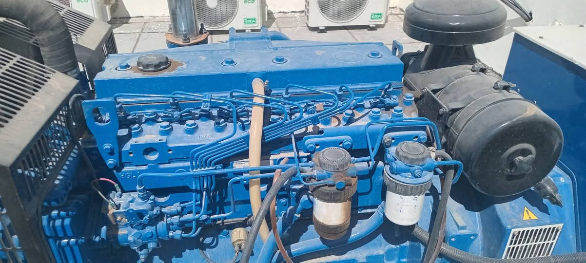 السلام عليكم ورحمة الله وبركاته
للبيع 
مولده بيركنز انكليزي 6 سلندر 
100 كي في شاصي تشغيل و اطفاء اوتو شاشه حمايه للاستفسار الاتصال على ***********
