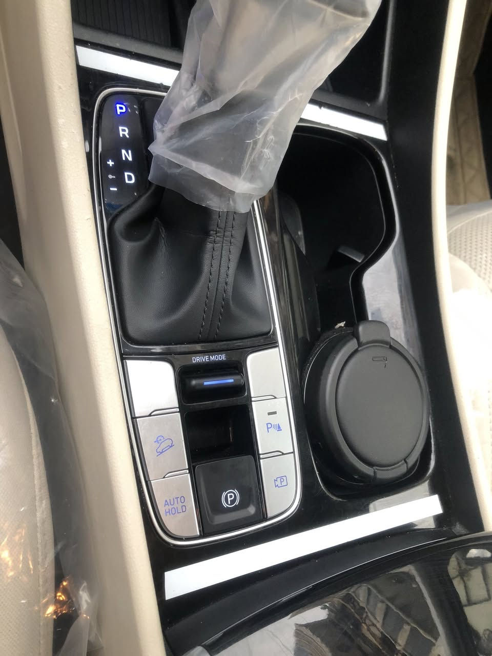 توسان خليجي ٢٠٢٥ خليجي استلام الشركة الاولى وعلى ايدي من الشركة بأسمي فوول مواصفات ام الضمان ماشية 🟢١٣ 🟢 الف حقيقي السعر ٢٣٩ وبيها مجال شي  
مكقليل حك الجية 
🔴السيارة مكفولة كفالة عامة من كل شي بعدها بوضع الشركة وتبديل دهن شركة ومسوي صيانة كاملة حتى دهنامبدل قبل يومين 🔸 شاشة متصل 
صندوك كهرباء 🔸مقاعد امامية كهرباء 🔸مقاعد امامية تبريد وتدفئة 🔸ويل ١٩ المرغوب 🔸بصمة تشغيل وابواب وتشغيل عن بعد 🔸هند بريك بصمة ومانع انزلاق 🔸اوتو هولد ونزول منحدرات 🔸سبير الشركة ما نازل والمتلوكات والعدة والبصمة الاحتياط كلهن بوضع الشركة🔸الجام يصعد بالبصمة وكاميرات عدد ٢  مكاني بغداد الاعظمية ***********
