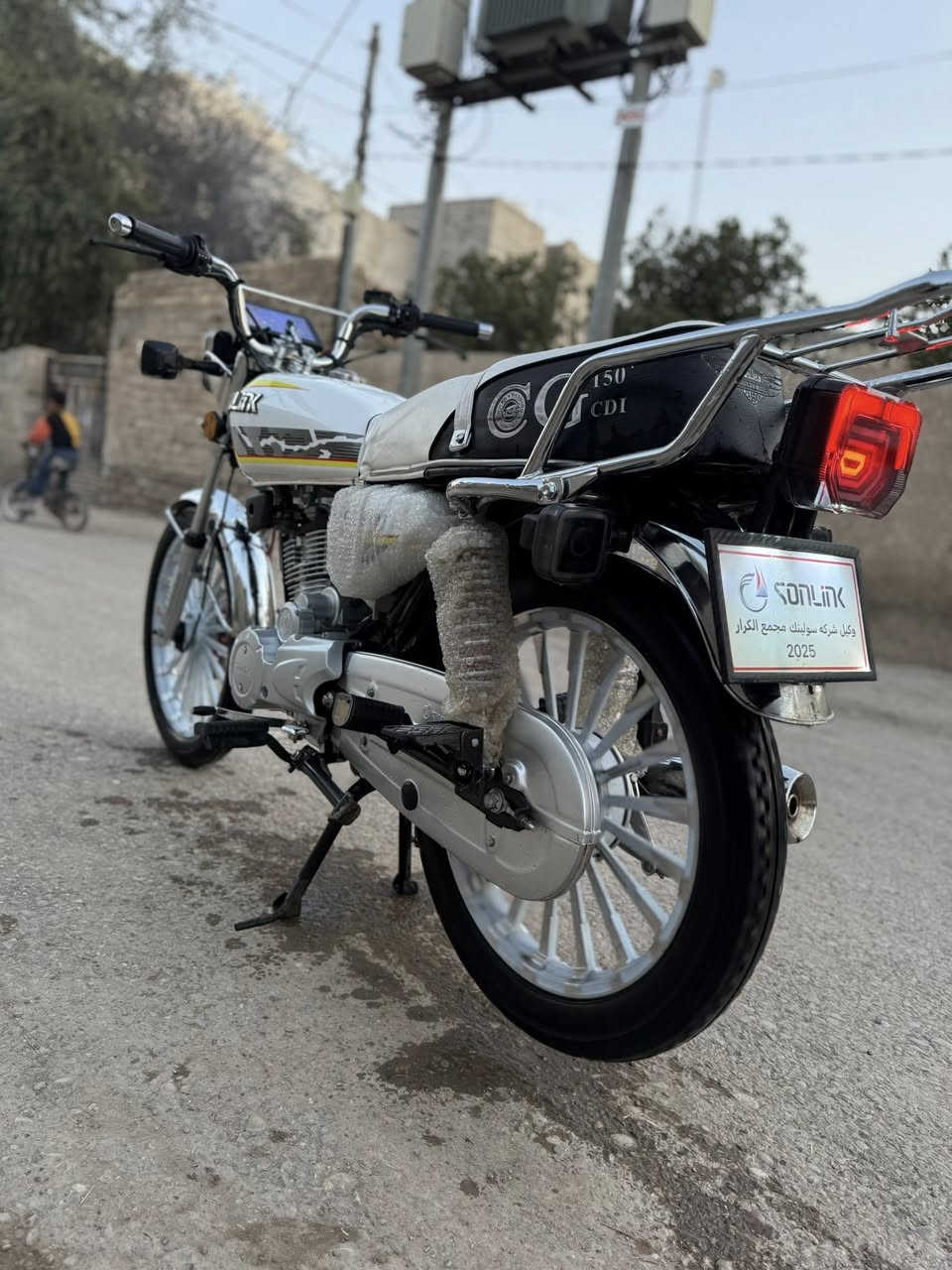 السلام عليكم
دراجه سيفان مديل 2025
لون ابيض دهن جديد دراجه
 فول مناقصها ايشي كهربائيات
 دشبول اشاير كلها شغاله 
مكاني ديالى الخالص 
لاستفسار ***********
***********
