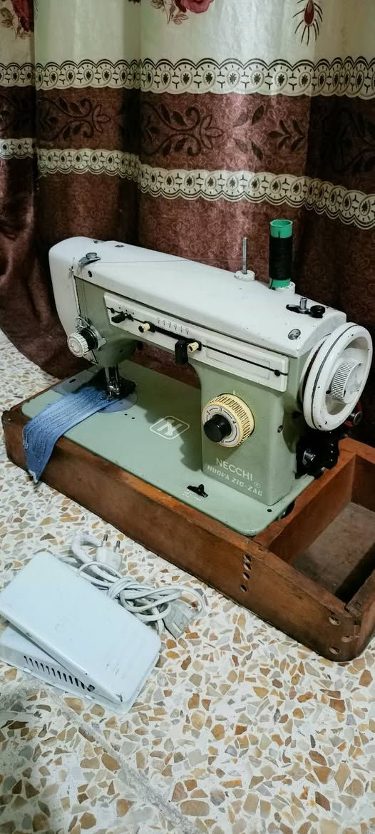 للبيع ايطالي شغاله خياطه عدل او زكزاك نضيفه حيل
***********)
***********
