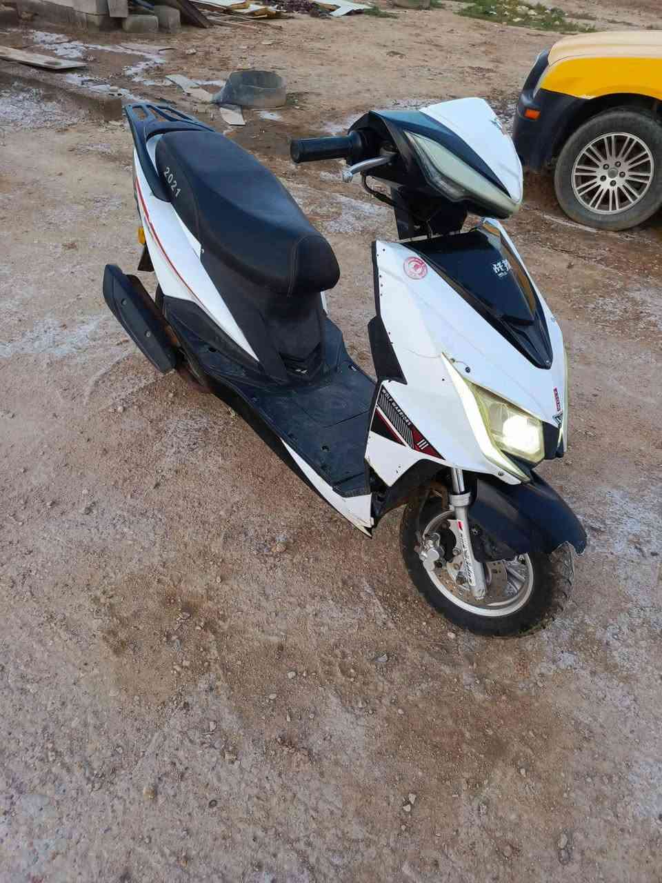 السلام عليكم دراجه للبيع كهربايات كلها شغاله دراجه نقيصتها بس شوته وكابريتر تخربط السعر 200 الرقم ***********
