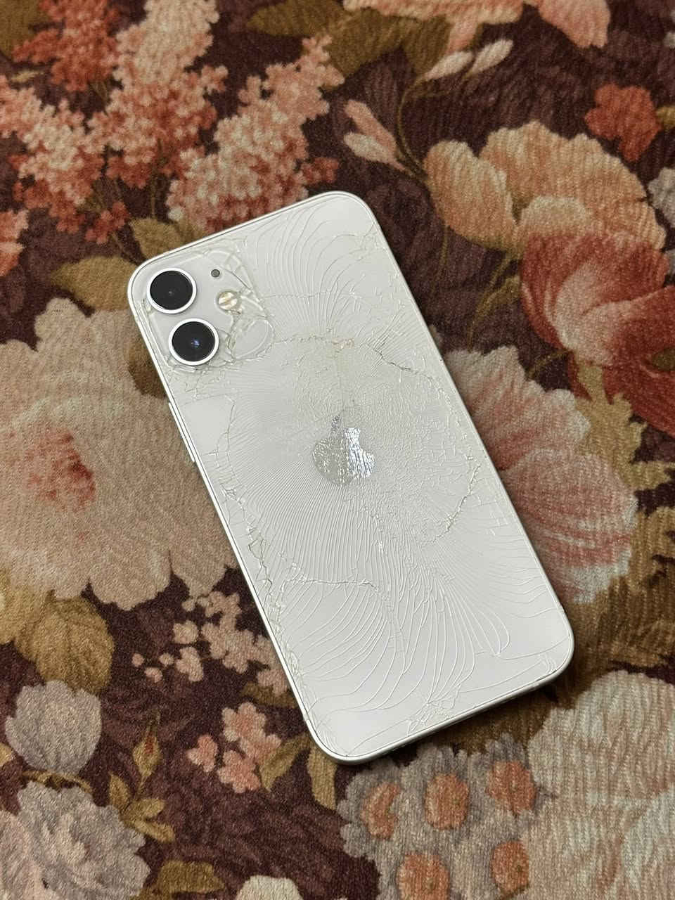 سلام عليكم
ايفون 12 منيي للبيع
بطاريه 74 
ذاكره 128
الجهاز مكسور ضهر
مكاني بغداد
سعره ب 250 وبي مجال بسيط
رقمي ***********
