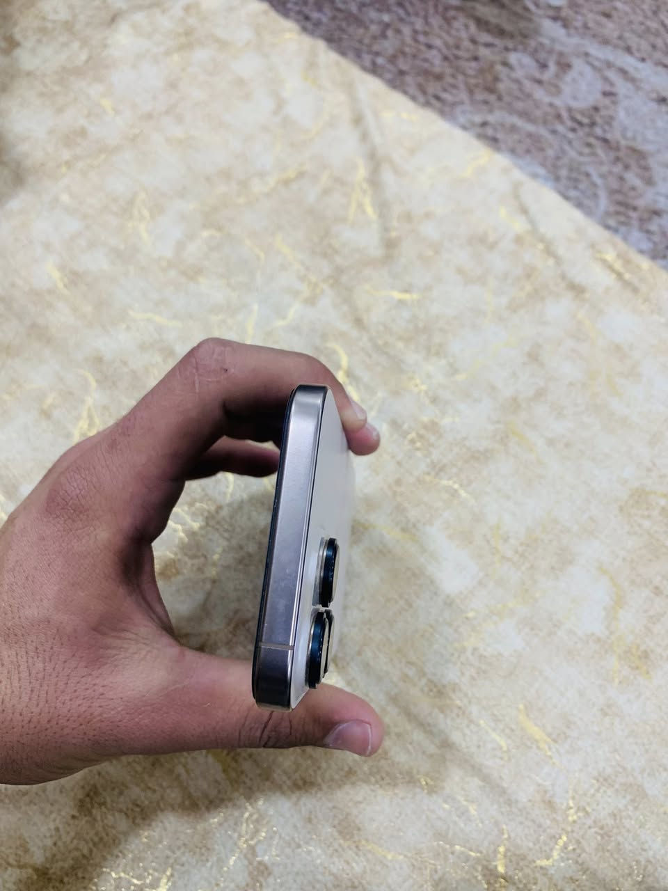 السلام عليكم
ايفون 16 برو ماكس جديد معه باكيت وملحقاته 
ضمان بي بطاريه 93  مشحون 382
ذ 256 دبل خط 
هاتف ***********
سعر مليون و 375 وبي مجال
