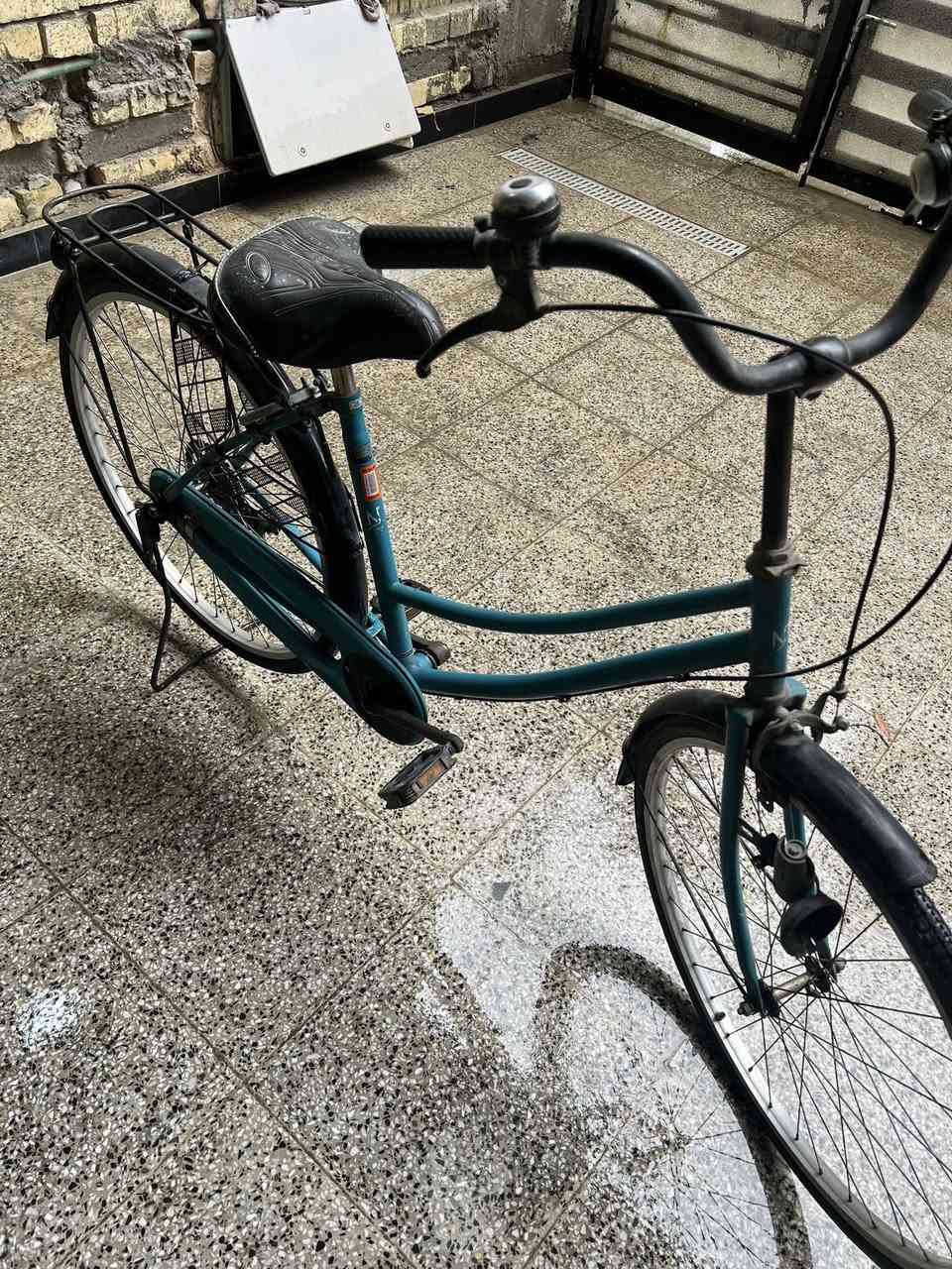 سلام عليكم باسكل مال باله جديد الباسكل لون مميز حجم26سعر90وبي مجال مكاني بغداد شعله رقم***********
