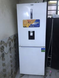 ثلاجة • أجهزة منزلية