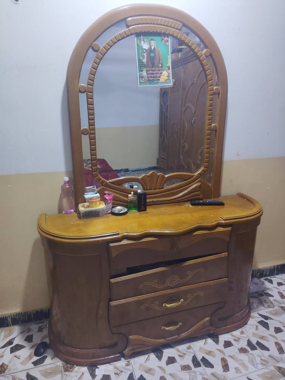 غرفه خشاب للبيع ٦٠٠ مكاني حي الشهداء الأول الاستفسار ***********
