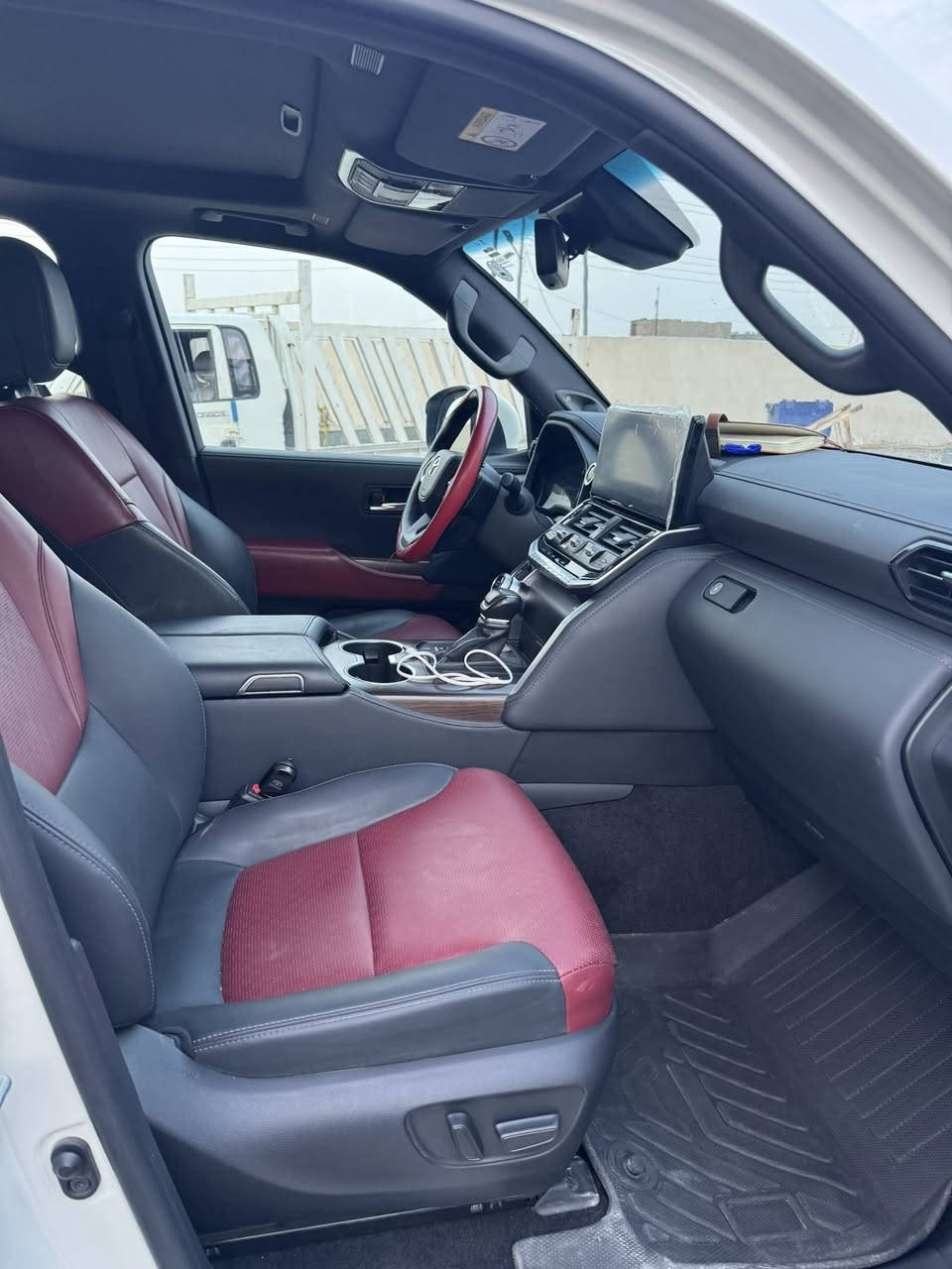 لاندكروز GXR /2024 /ديزل فول مواصفات رادار كشنات جلد احمر فول الفول ماشيه 31الف السعر اتصل ***********
