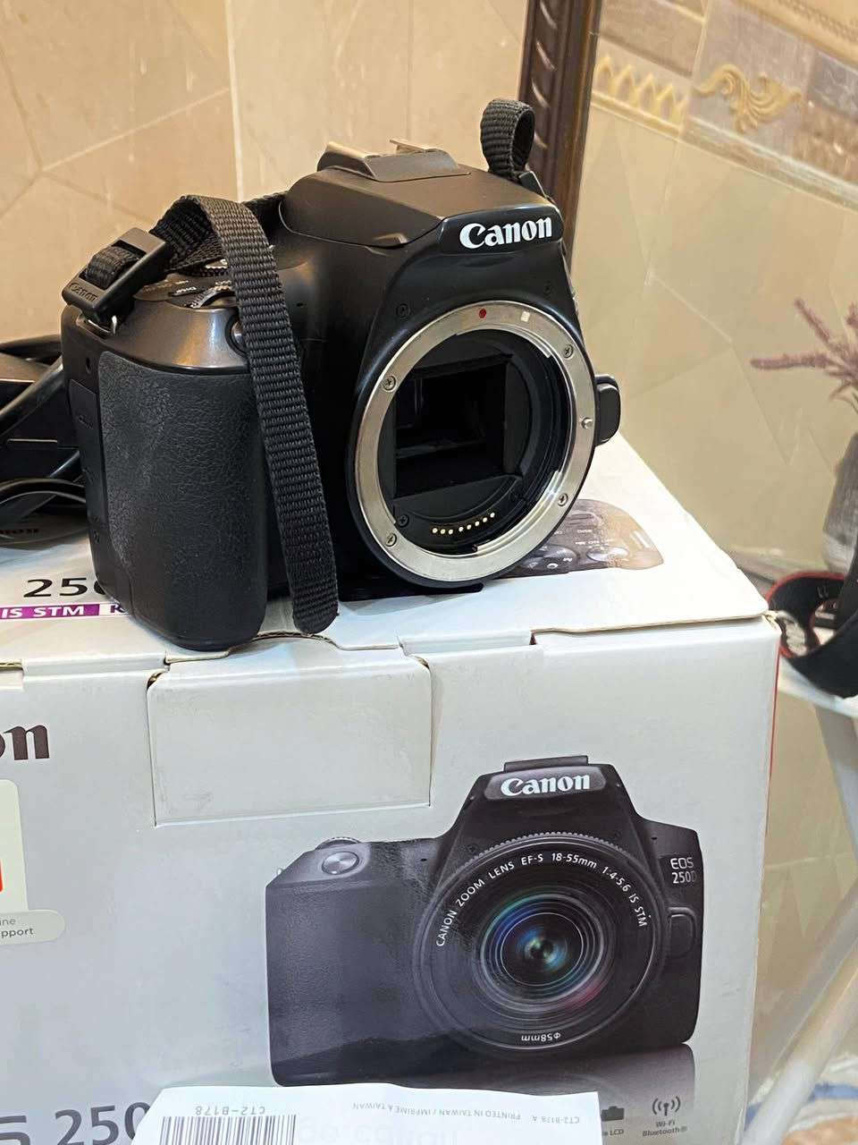 كاميرا كانون 2500 + عدسة بدون العدسة 55-18 السعر : 500 الف وبيها مجال مع كامل الملحقات والكارتونات
للتواصل ***********
