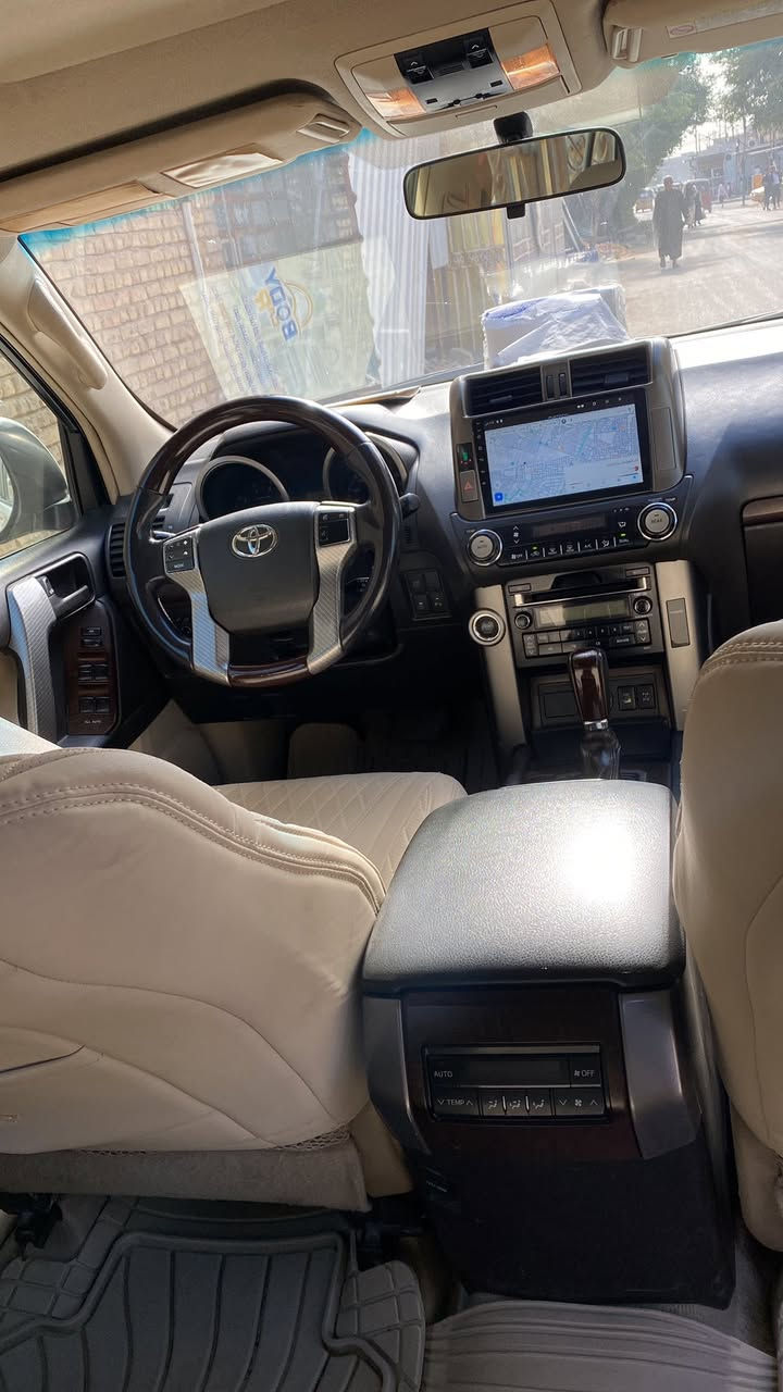 السلام عليكم ورحمة الله وبركاته جمعة مباركة عليكم برادو موديل 12 كويتي 6 سلندر بدون اي حادث او صبغ بيها بارد والسونار موجود بالصور ماشية 165 تقريبا بحالة جيدة كير مكينة حدادية تايرات دوس ويل كب جدد مال موديل 23 السعر 263$ وبيها مجال رقمي ***********  اتصل وتدلل ما ارد على الخاص
